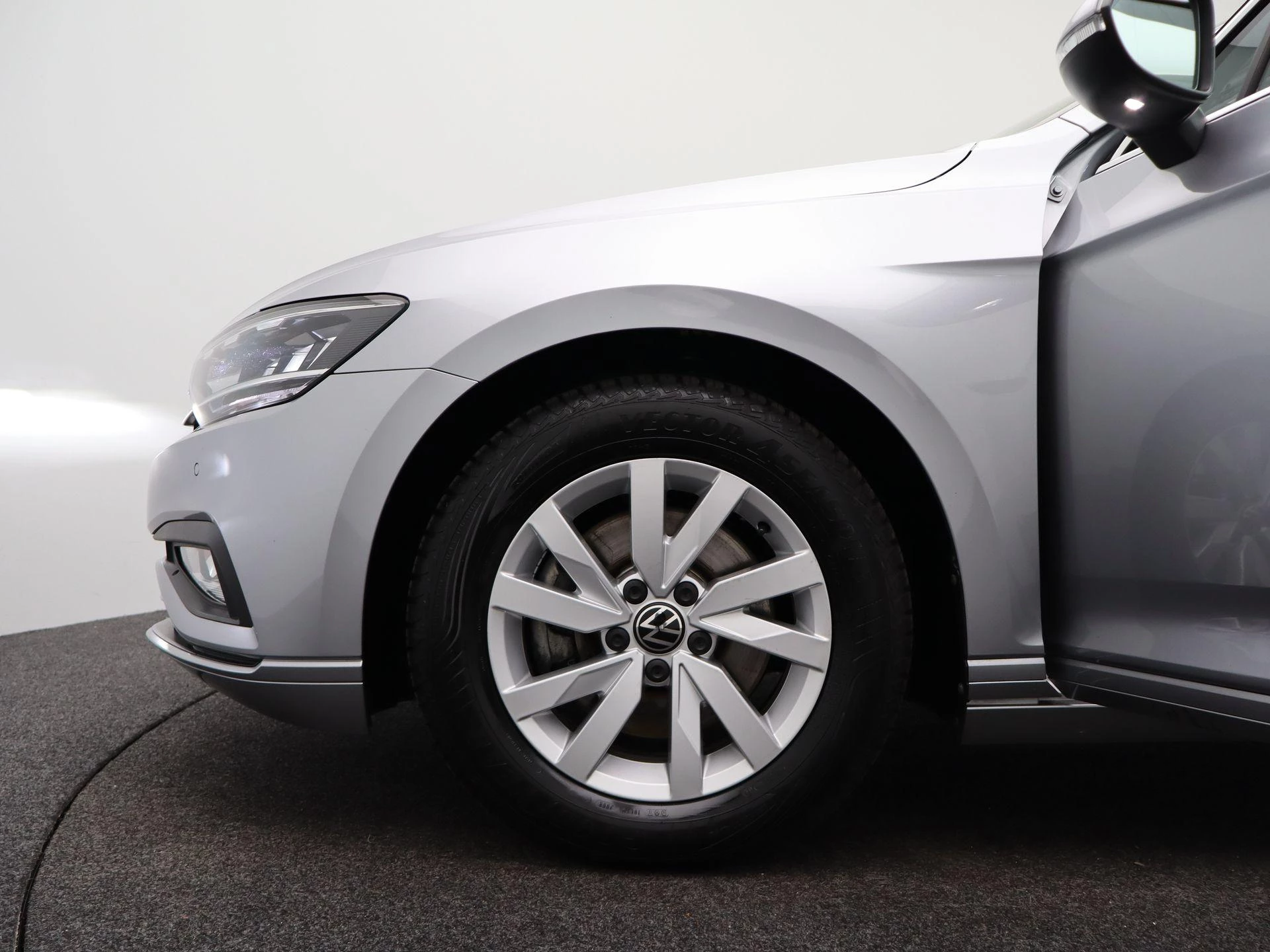 Volkswagen-Passat-image-14