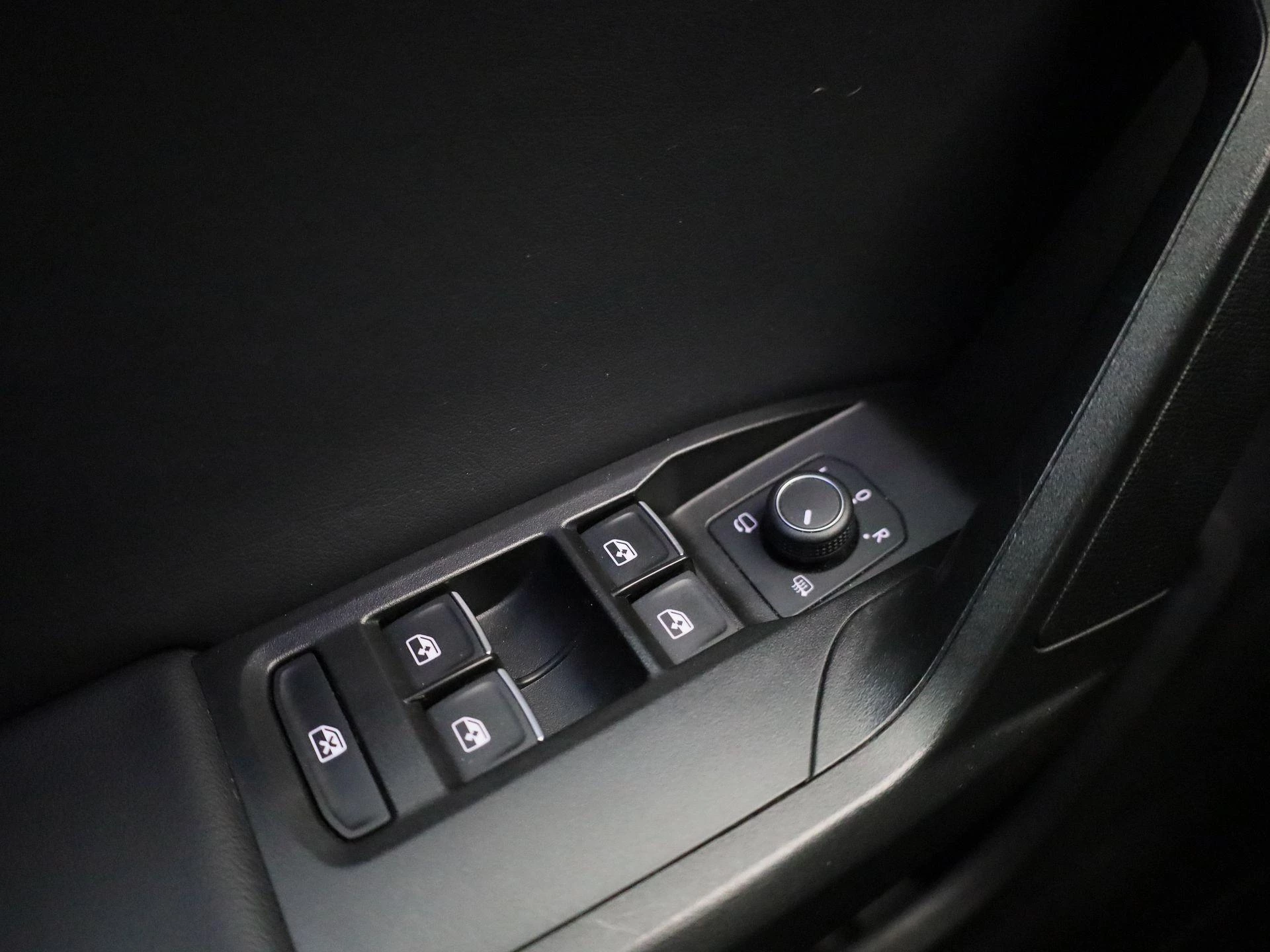 SEAT-Leon-image-20