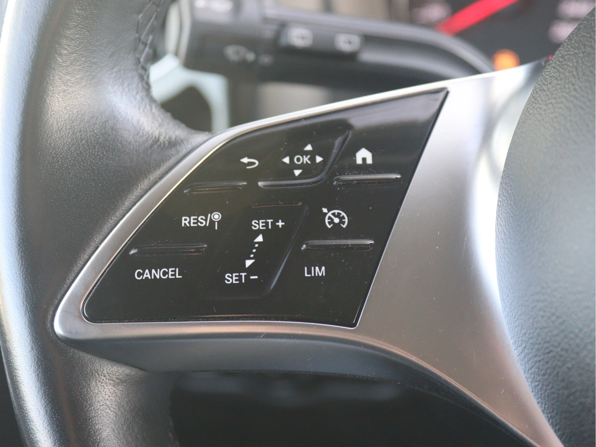 Mercedes-Benz-Vito-image-6