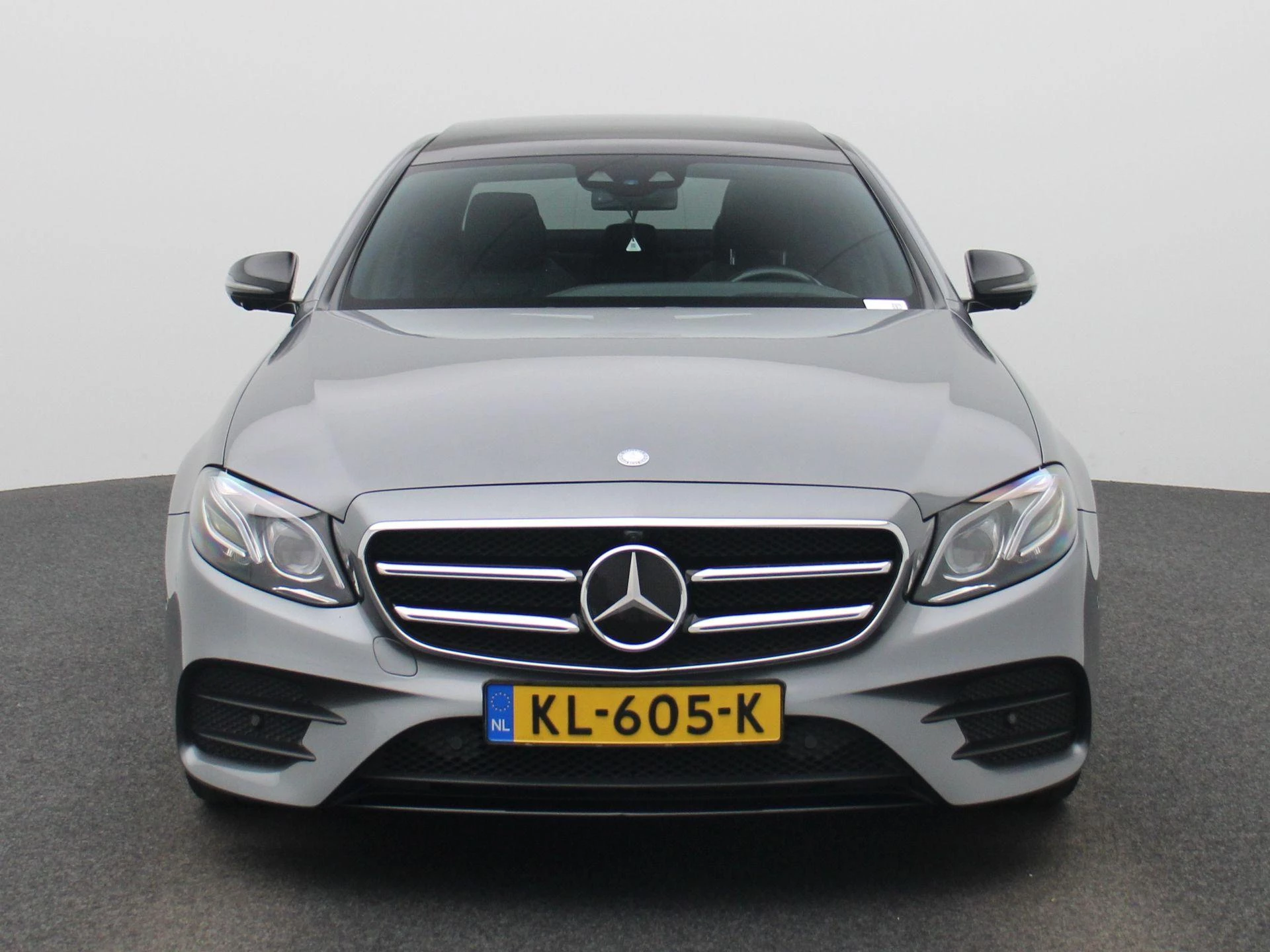 Mercedes-Benz-E-Klasse-image-2