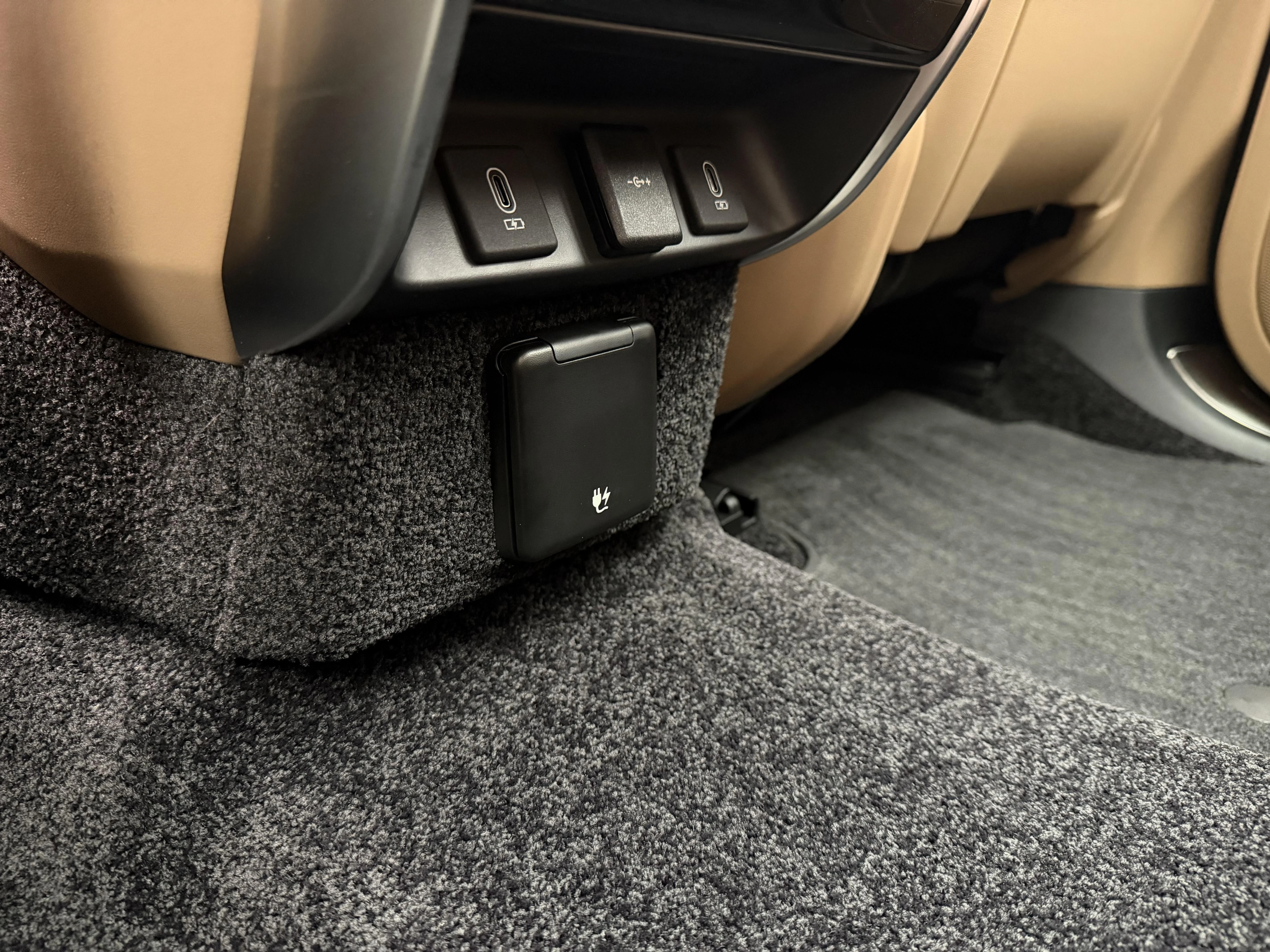 Land Rover-Range Rover-image-13