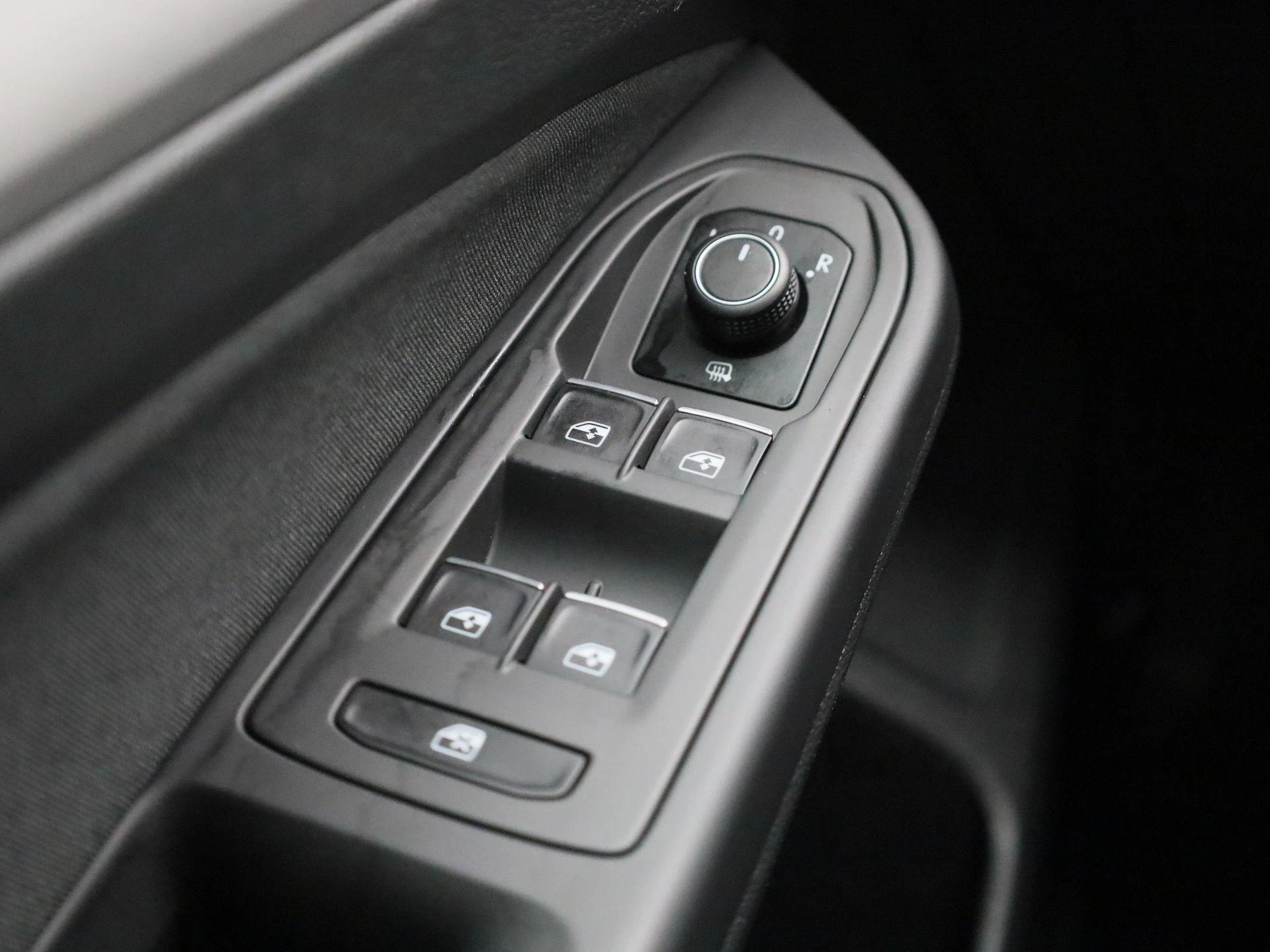 Volkswagen-Golf-image-29