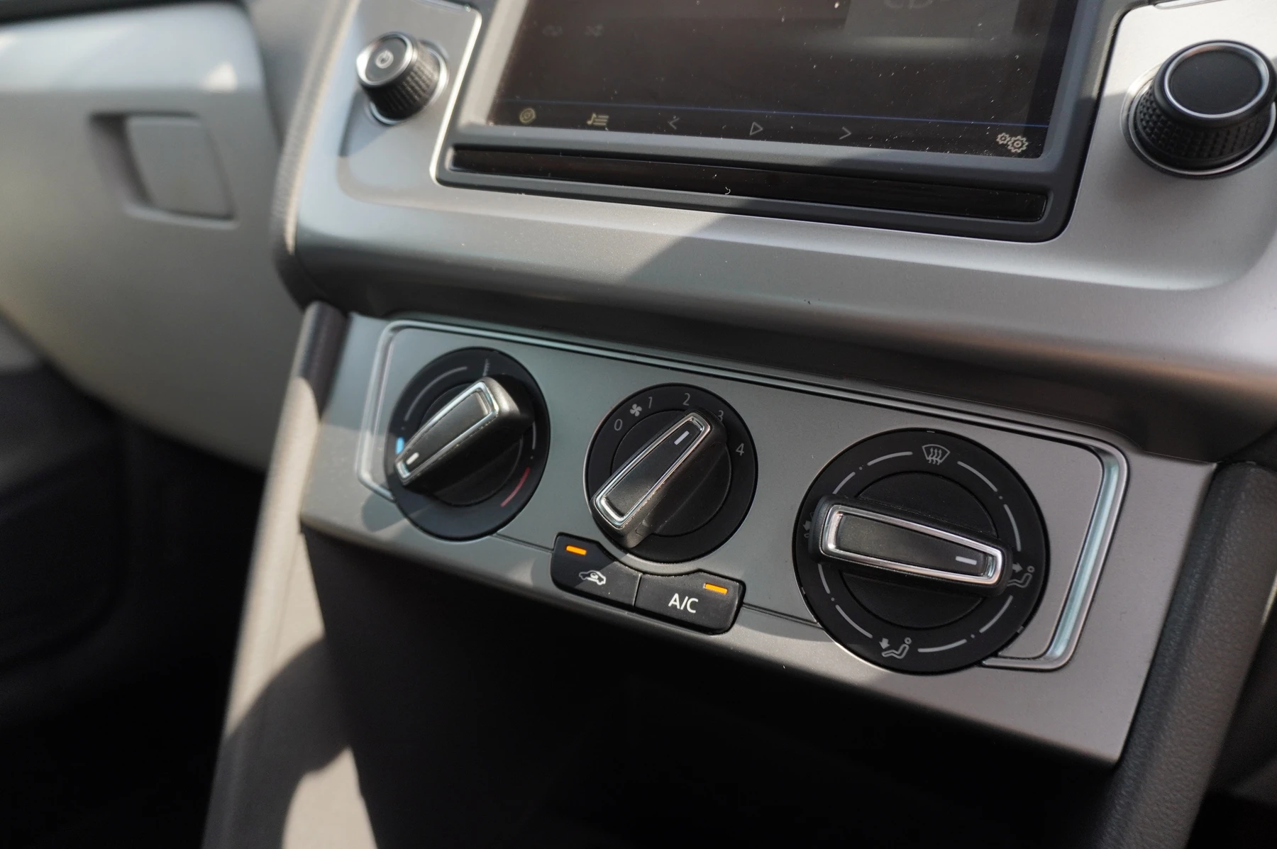 Volkswagen-Polo-image-24