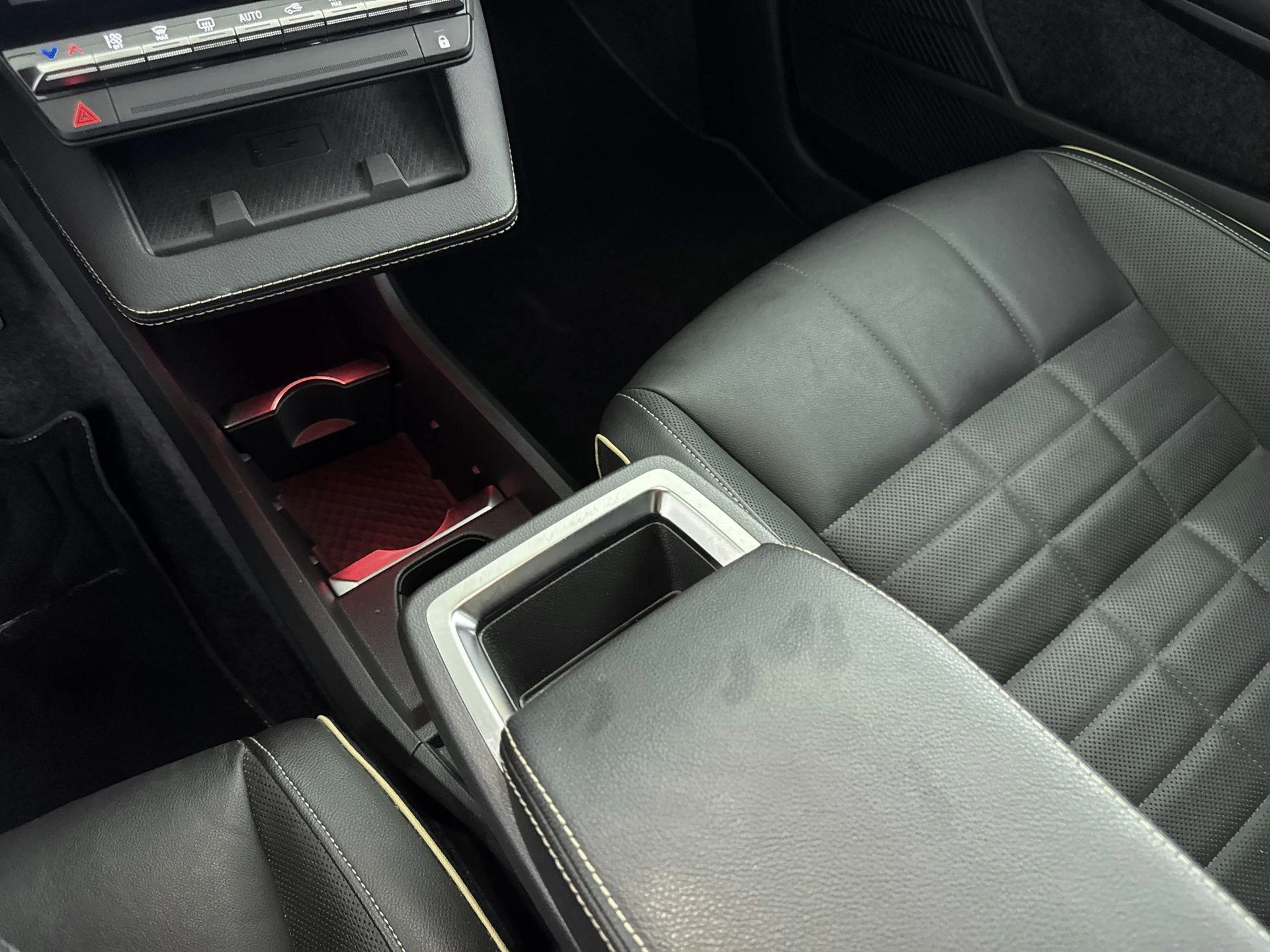 Renault-Megane E-Tech-image-12