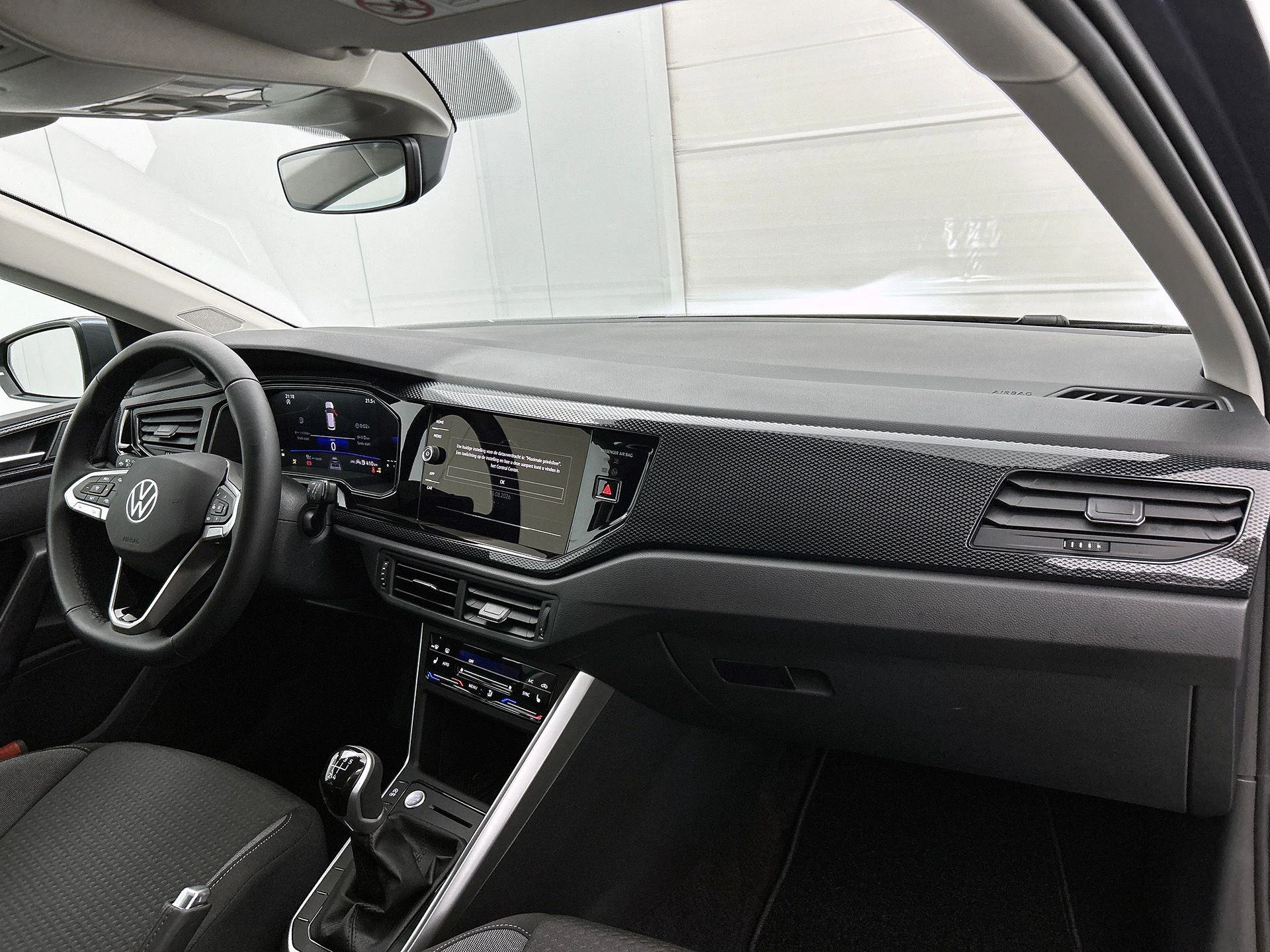 Volkswagen-Polo-image-16