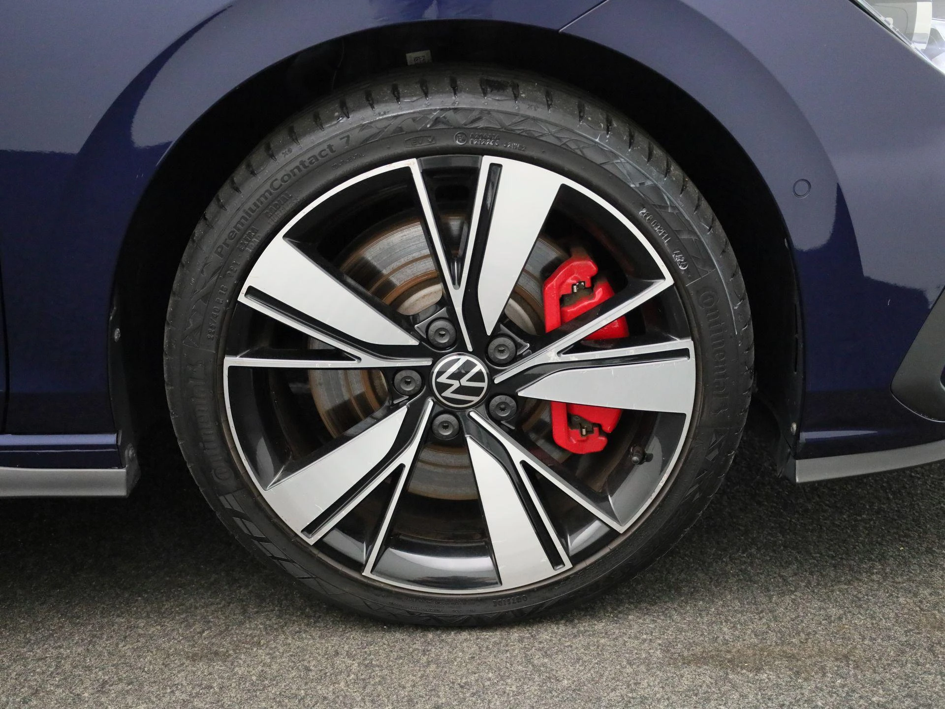 Volkswagen-Golf-image-14