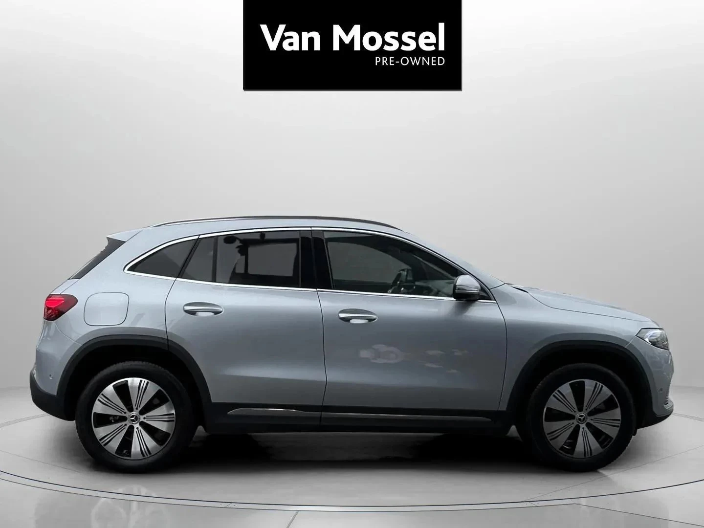 Mercedes-Benz-EQA-image-4