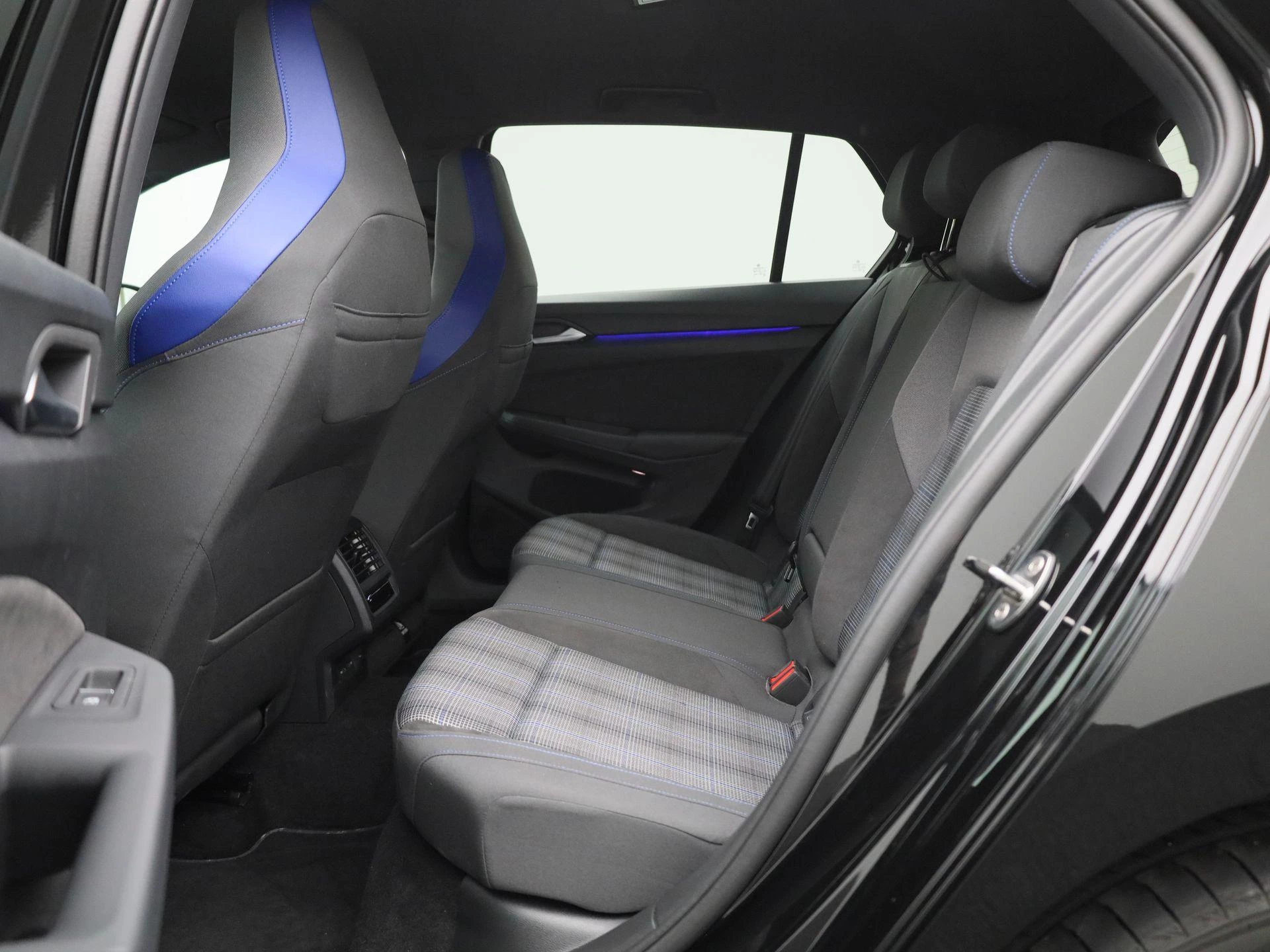 Volkswagen-Golf-image-11