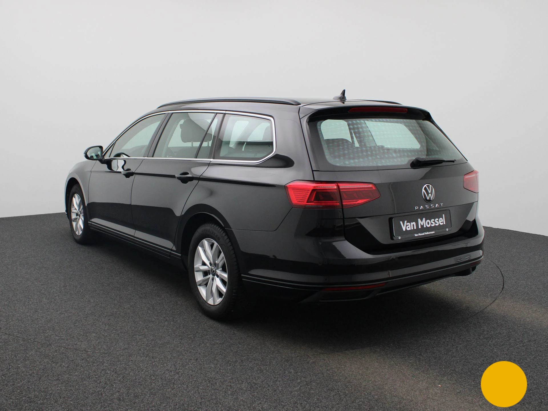 Volkswagen-Passat-image-1
