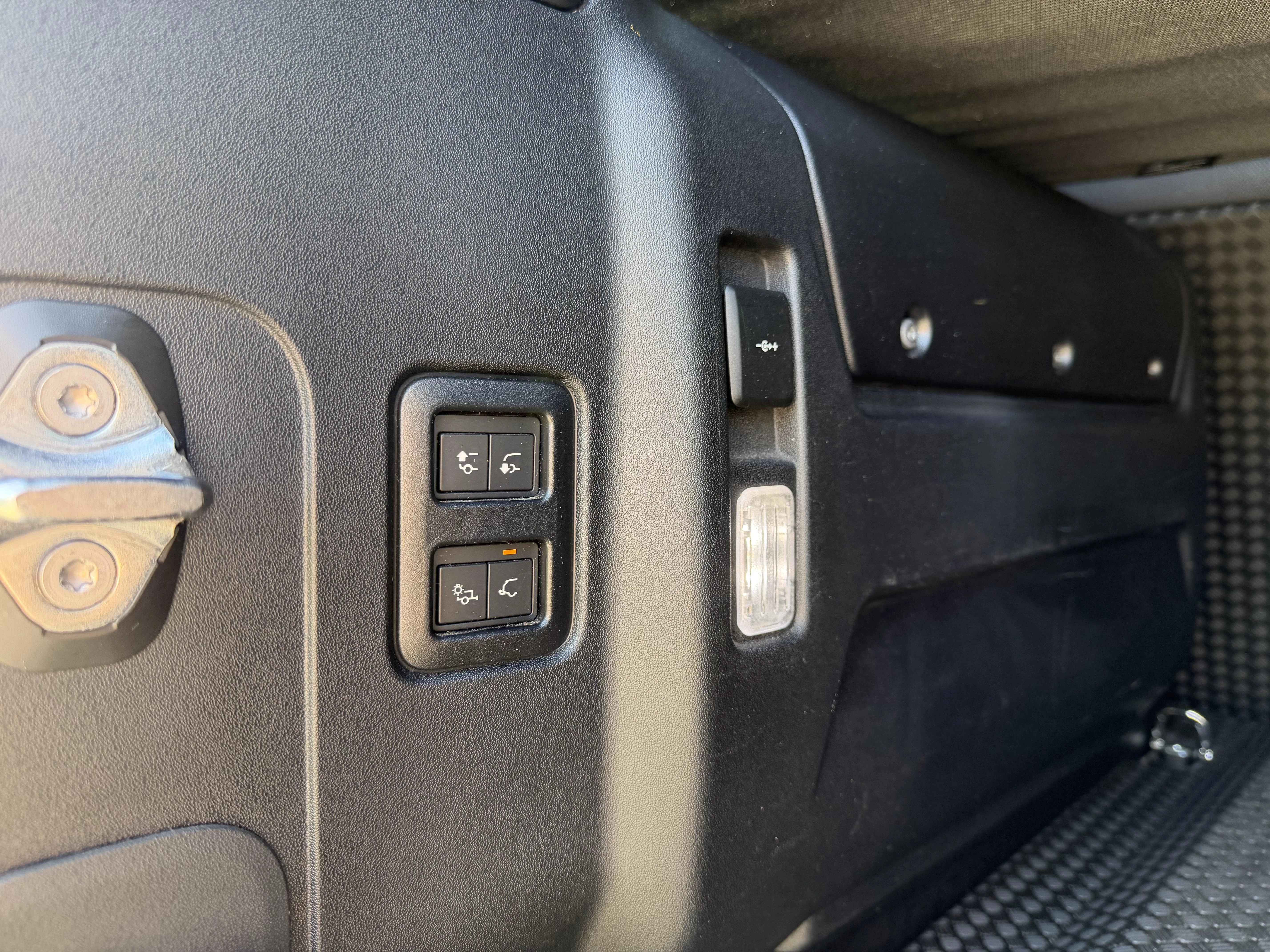 Land Rover Defender 110 P400e X AWD Auto