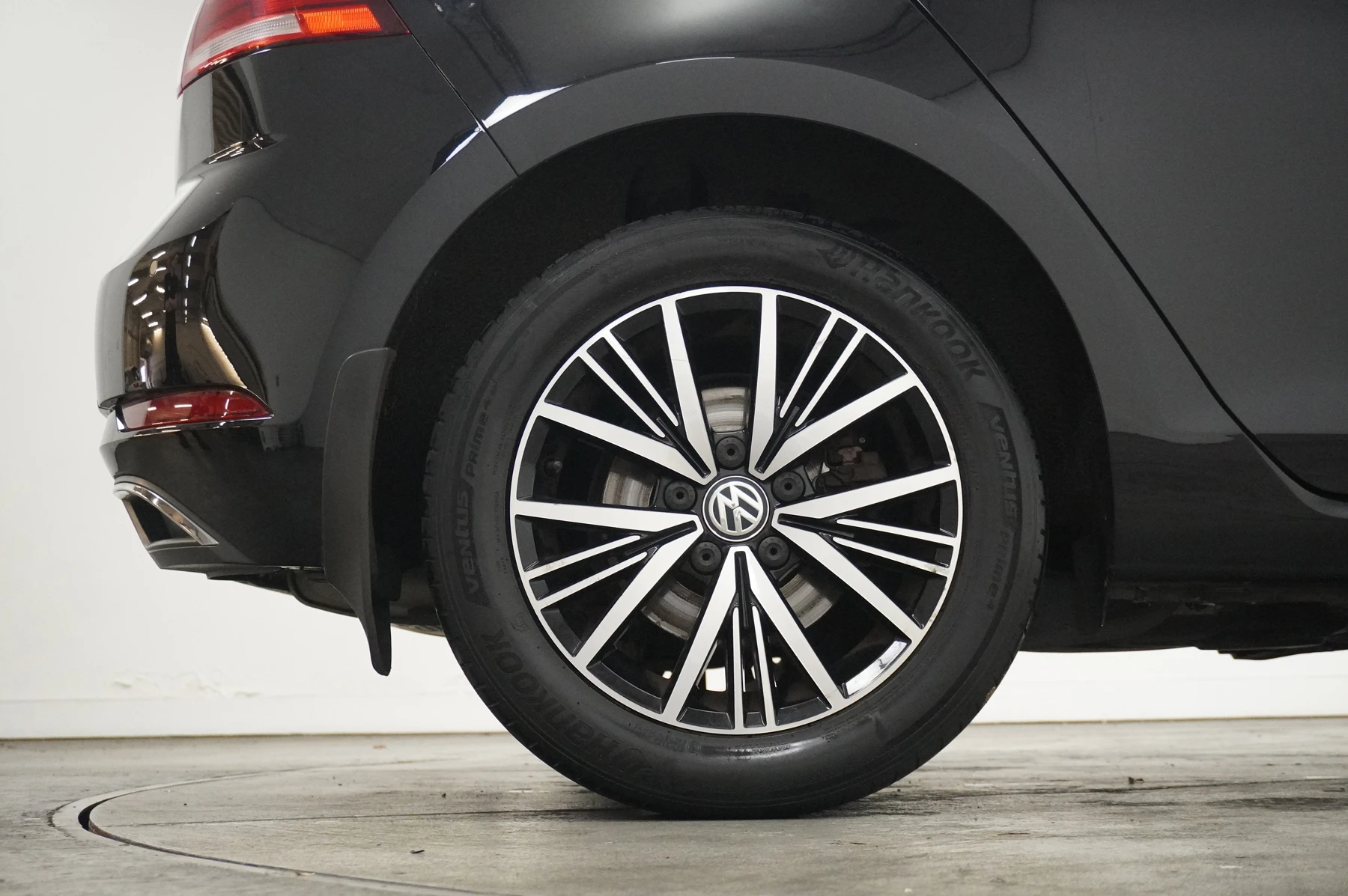 Volkswagen-Golf-image-22