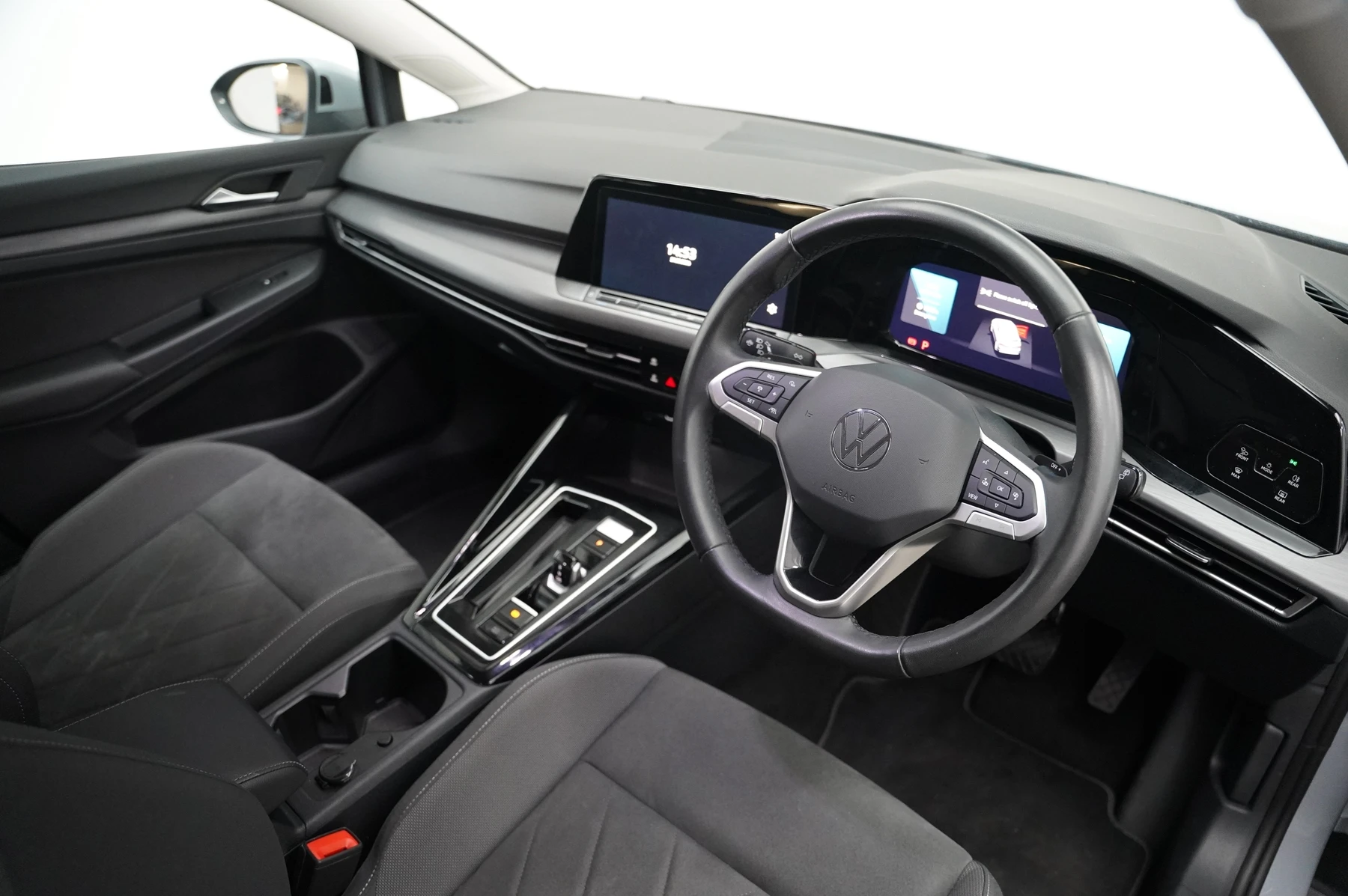 Volkswagen-Golf-image-5
