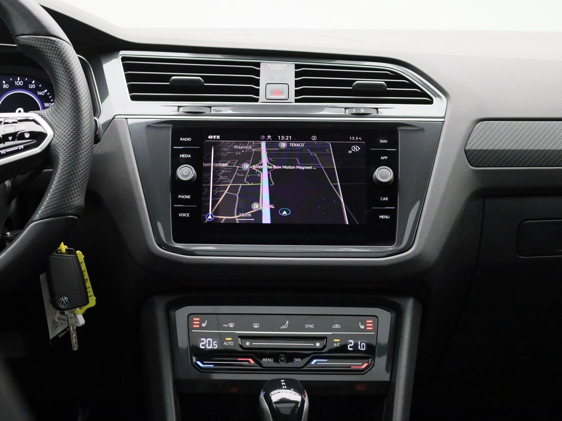 Volkswagen-Tiguan-image-8