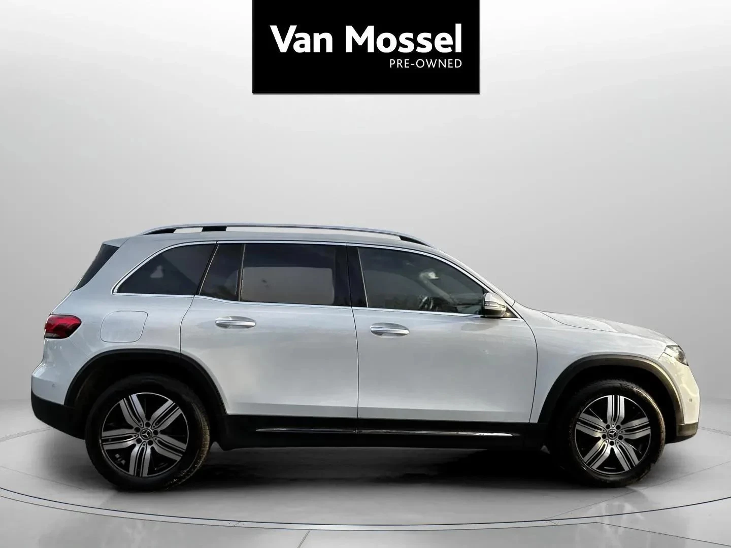 Mercedes-Benz-EQB-image-3