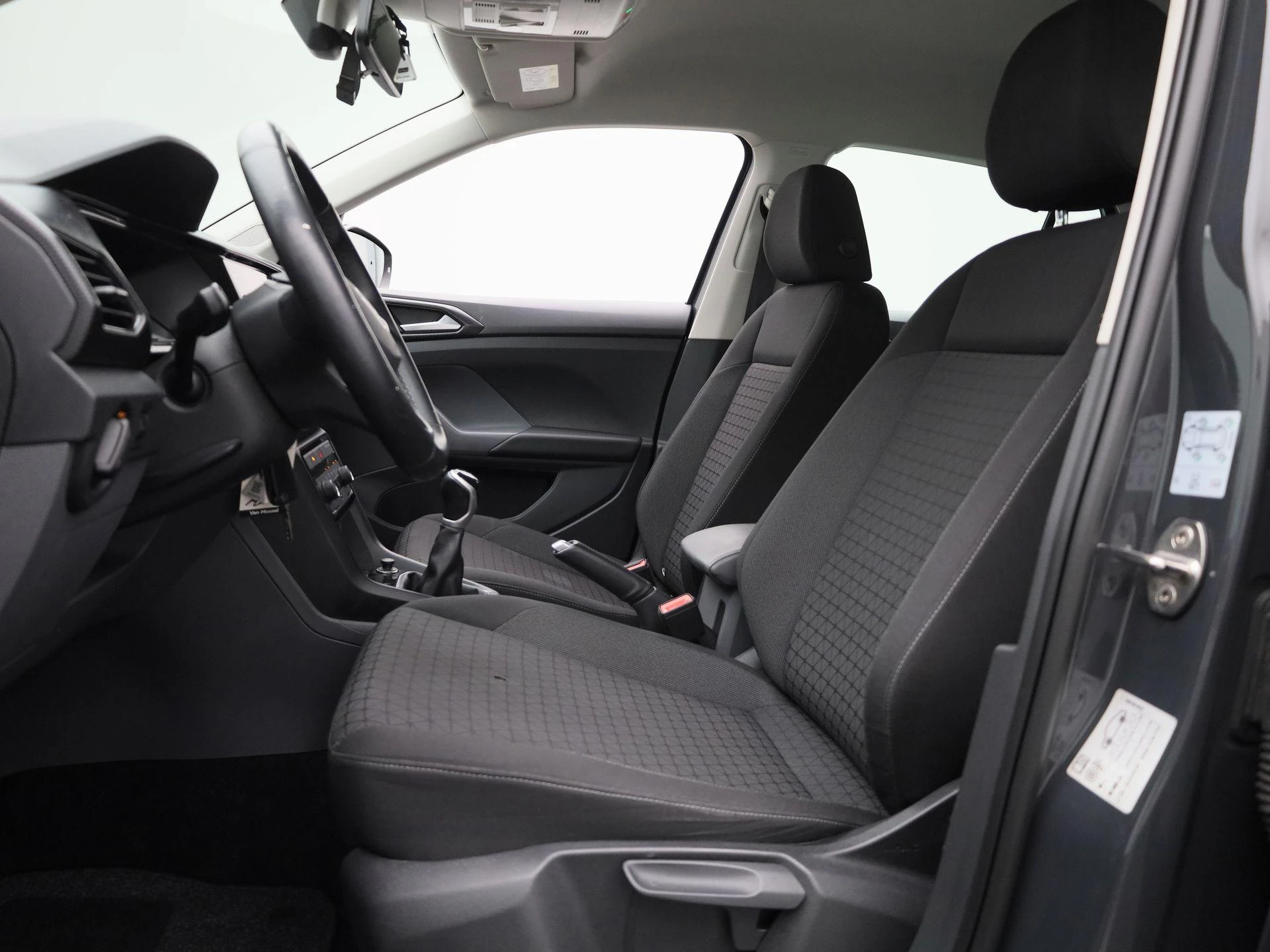 Volkswagen-T-Cross-image-10
