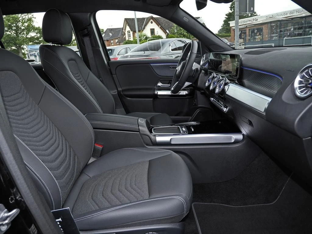 Mercedes-Benz-GLB 200 d-image-12