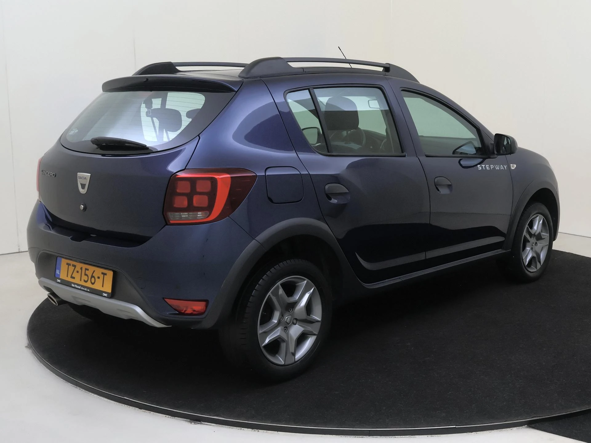 Dacia-Sandero Stepway-image-3
