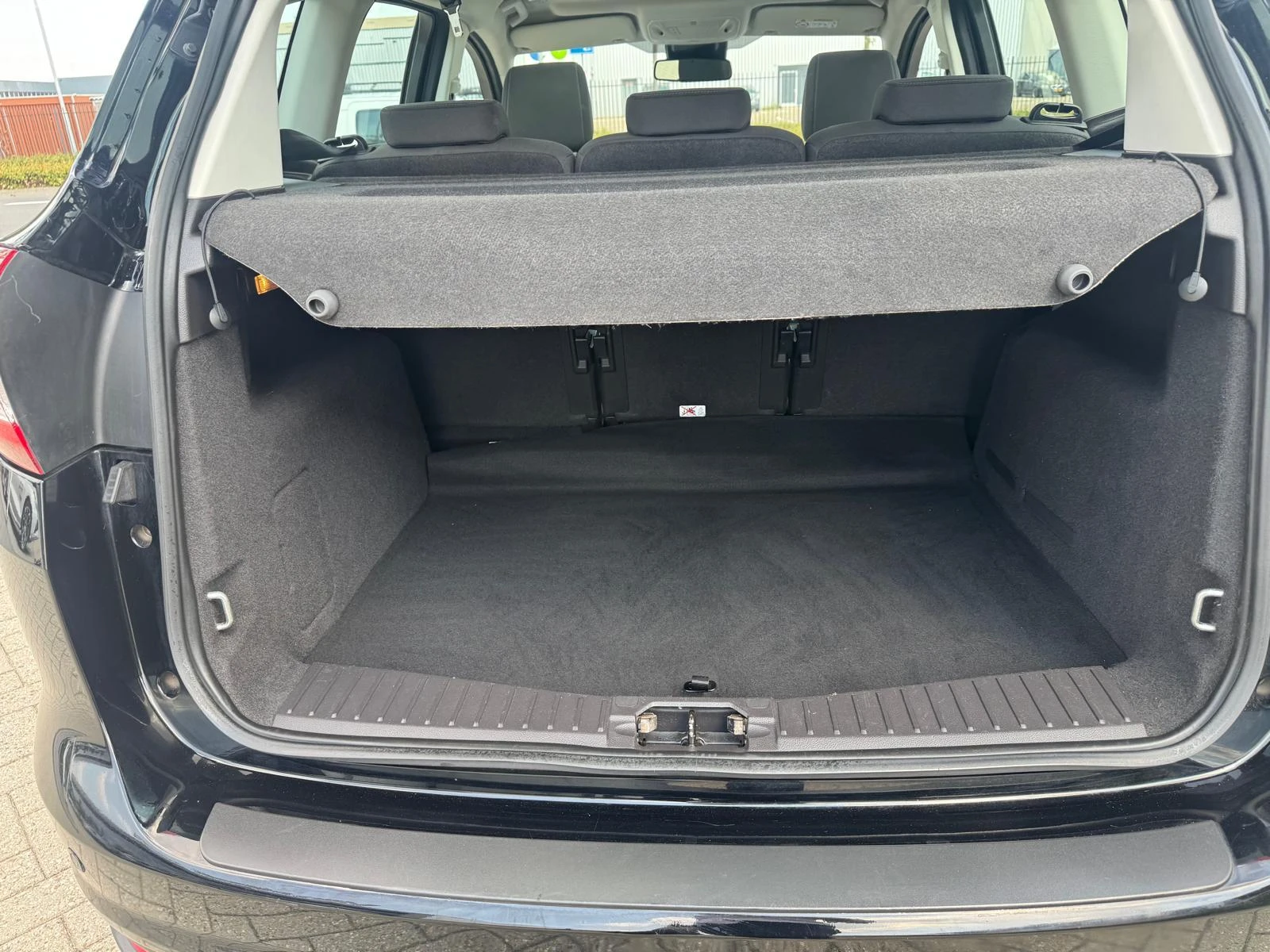 Ford-C-MAX-image-23