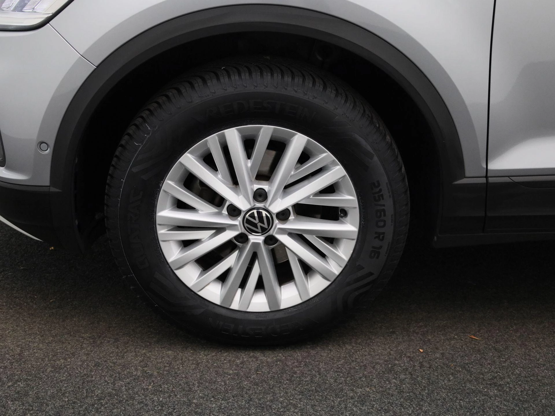 Volkswagen-T-Roc-image-13