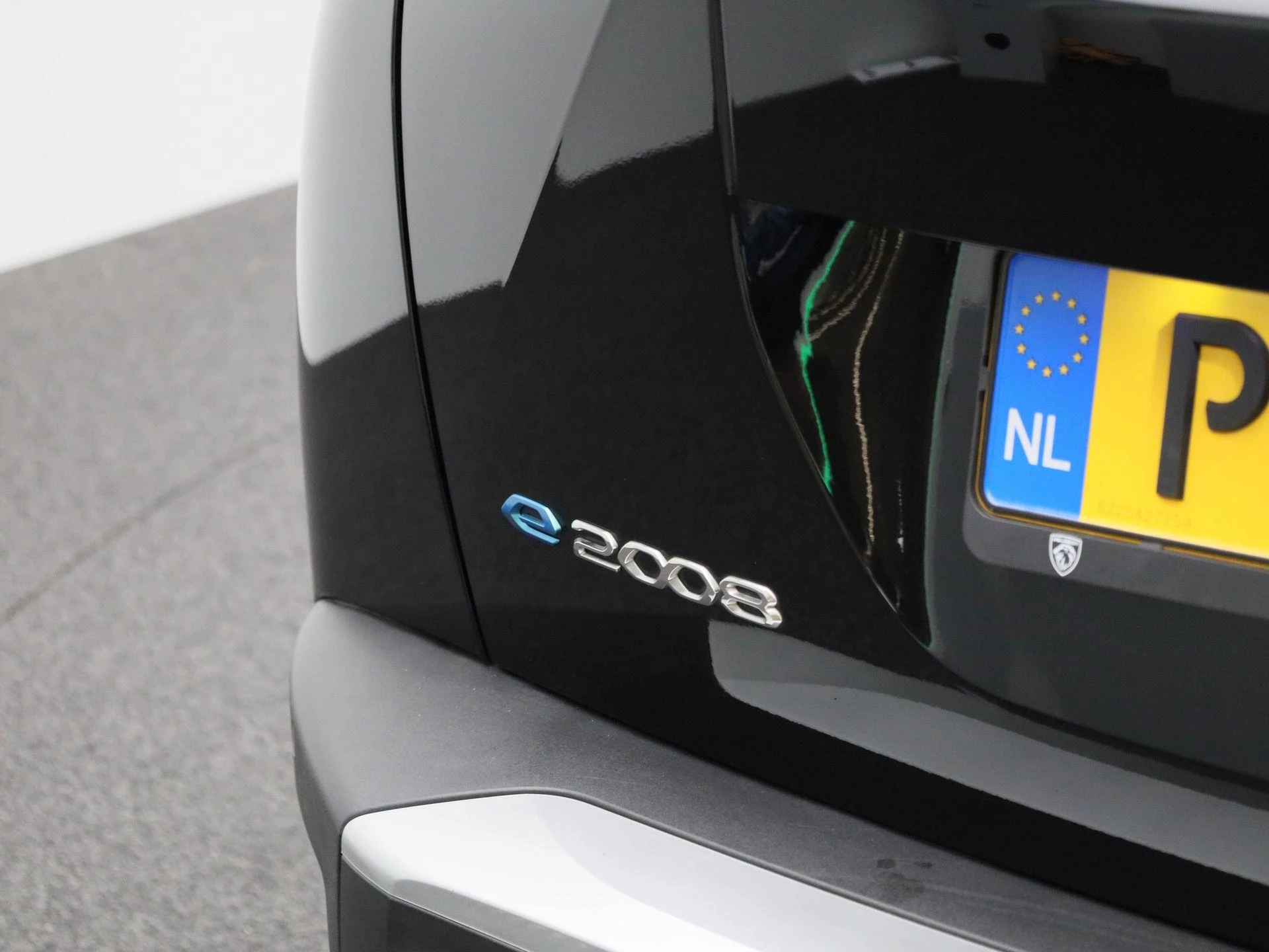 Peugeot e-2008 EV Active 50 kWh