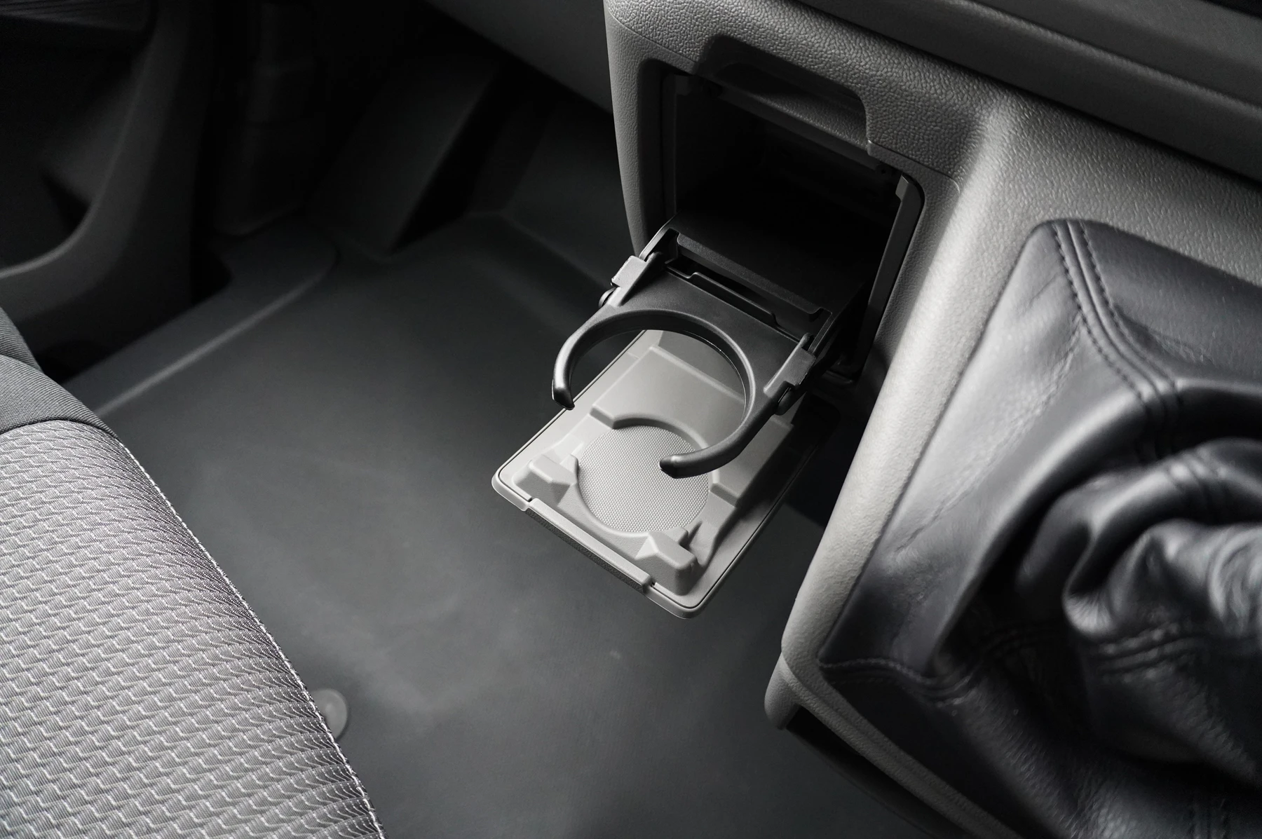 Volkswagen-Transporter-image-19