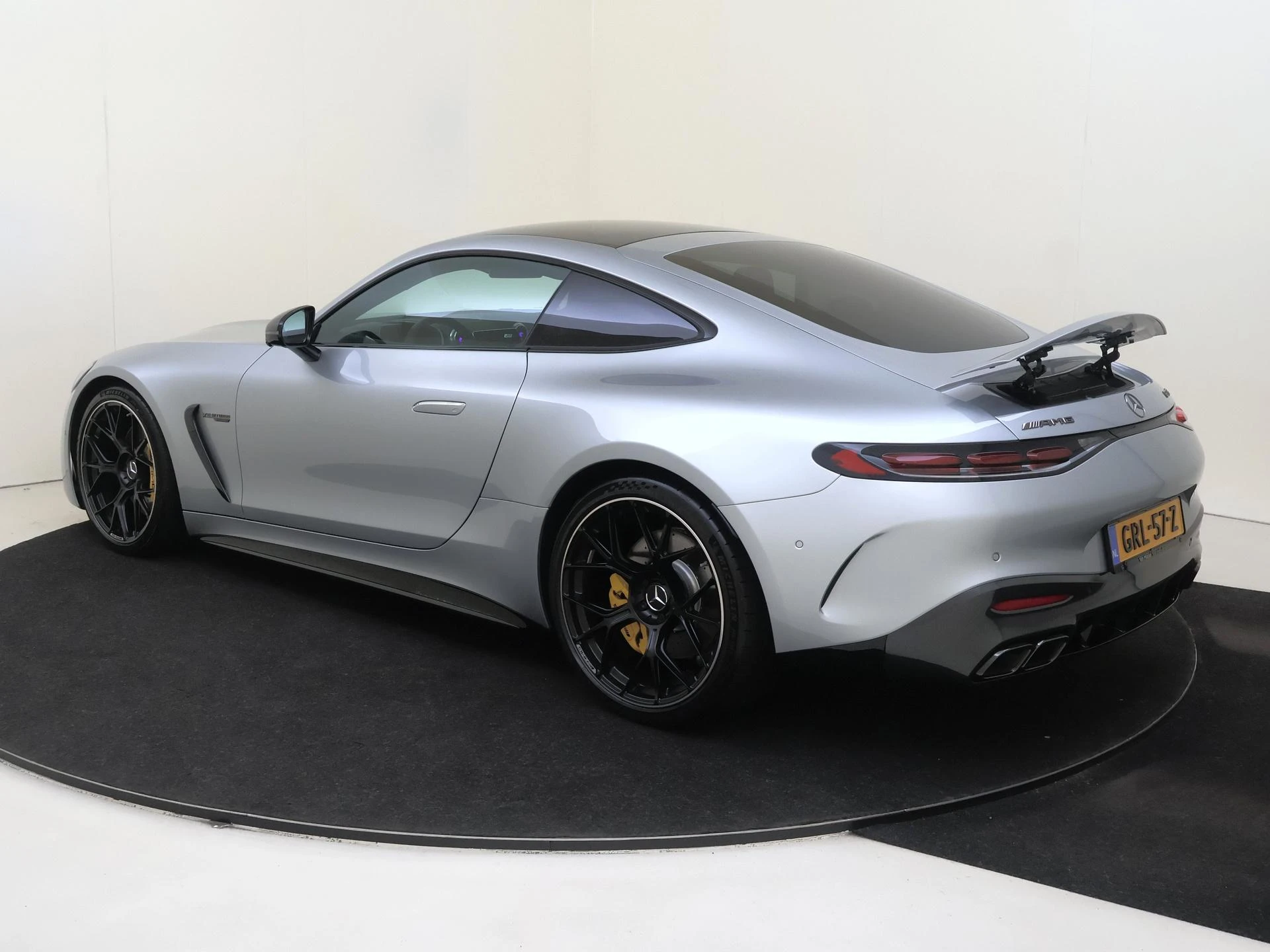 Mercedes-AMG-GT-image-2