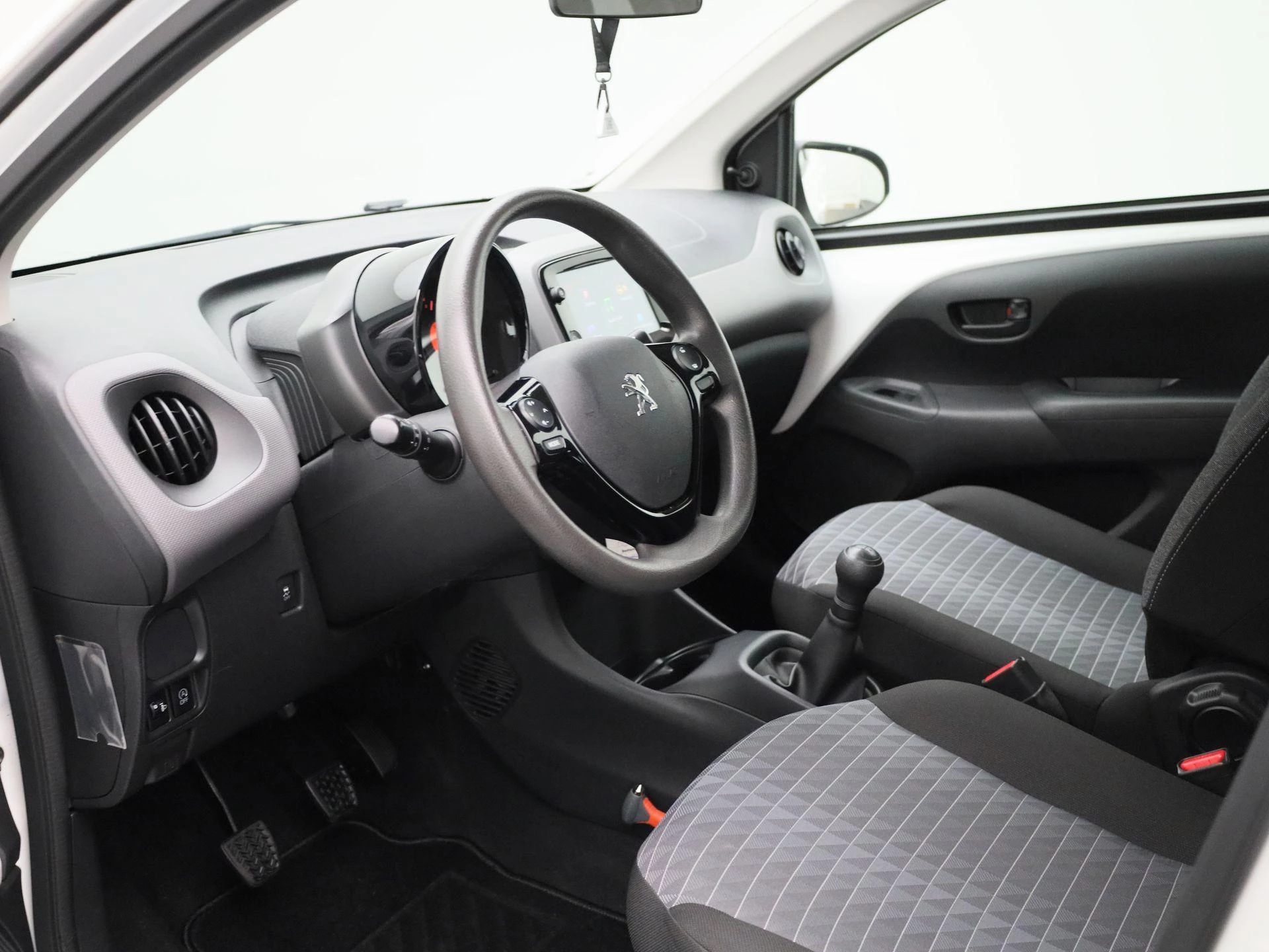 Peugeot-108-image-23