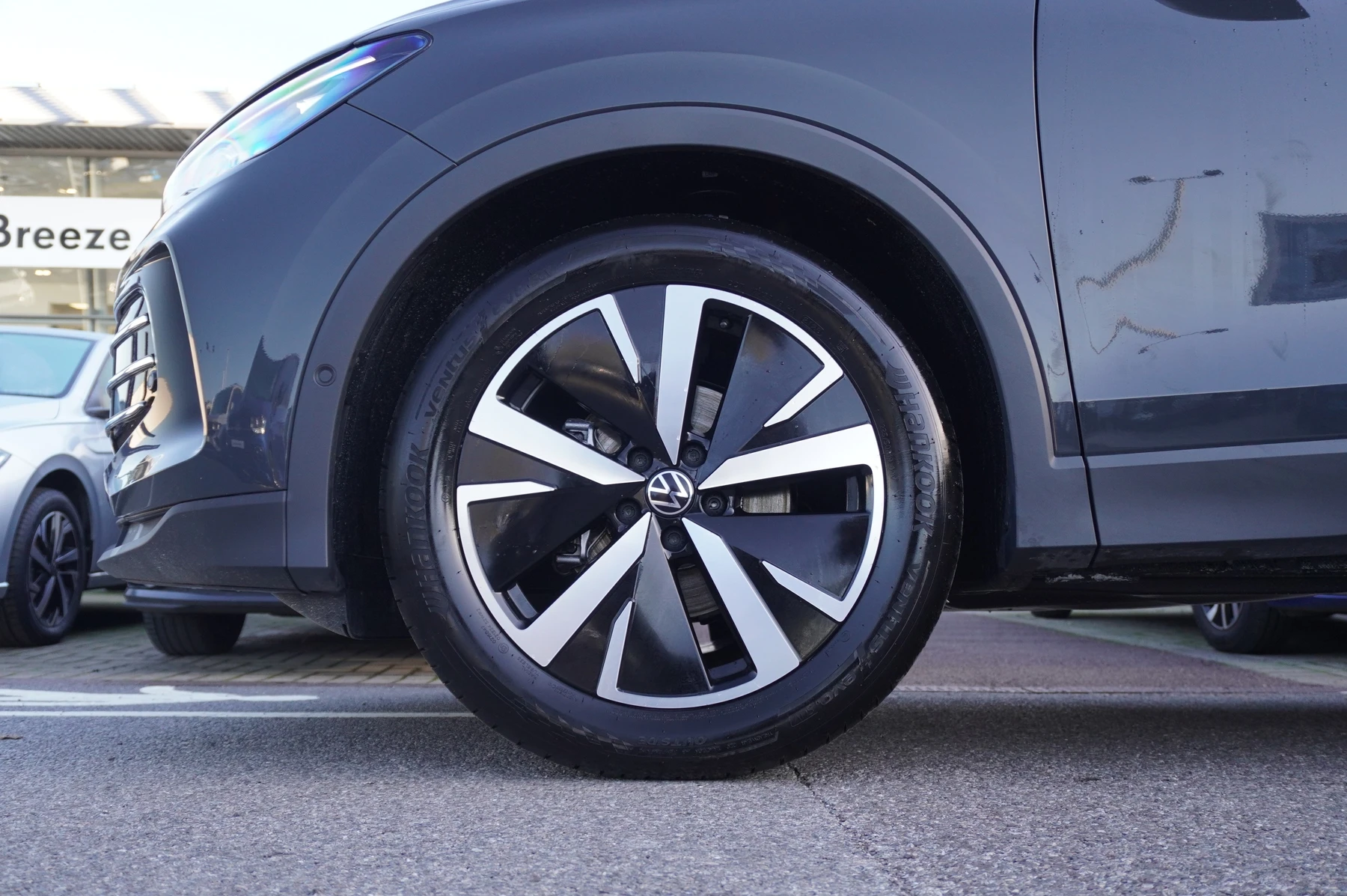 Volkswagen-Tiguan-image-4