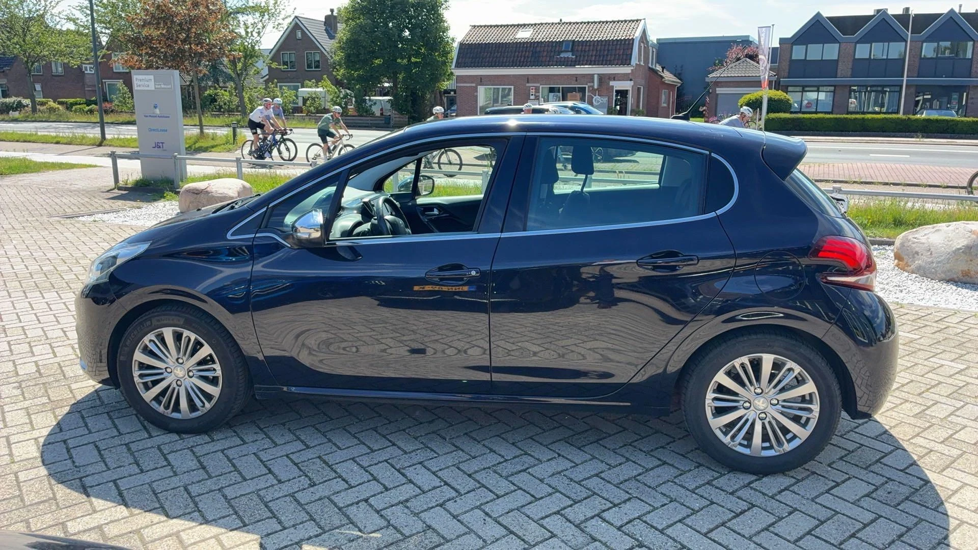 Peugeot 208 1.2 PureTech Blue Lease Executive