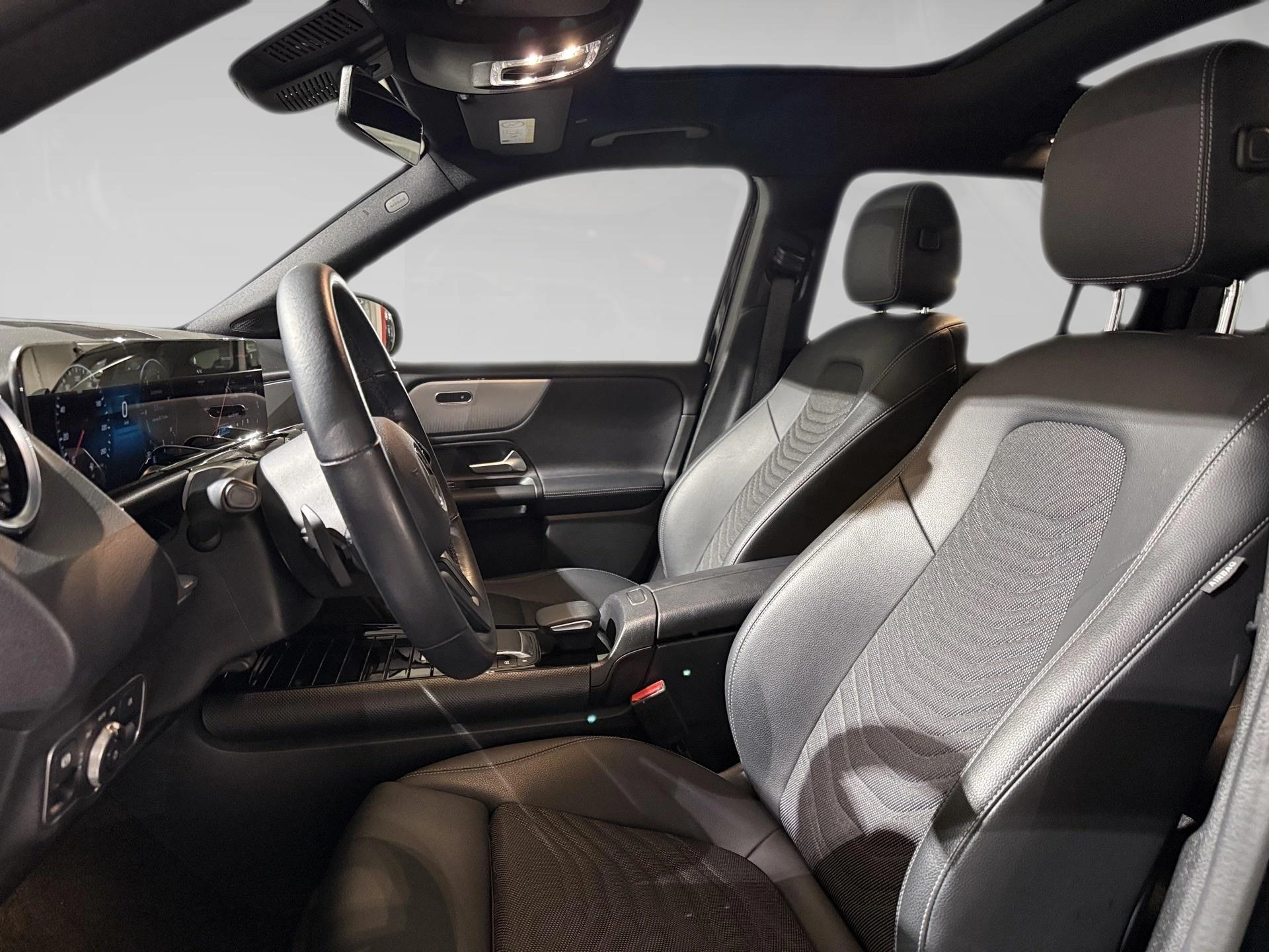 Mercedes-Benz-GLB-image-3