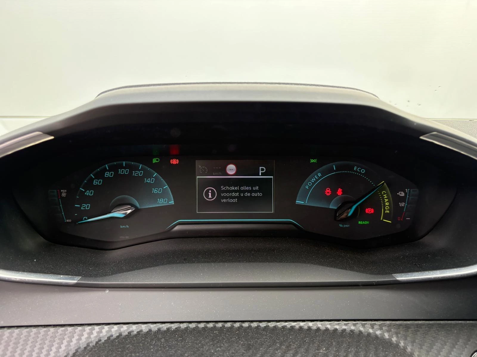 Peugeot-e-208-image-15