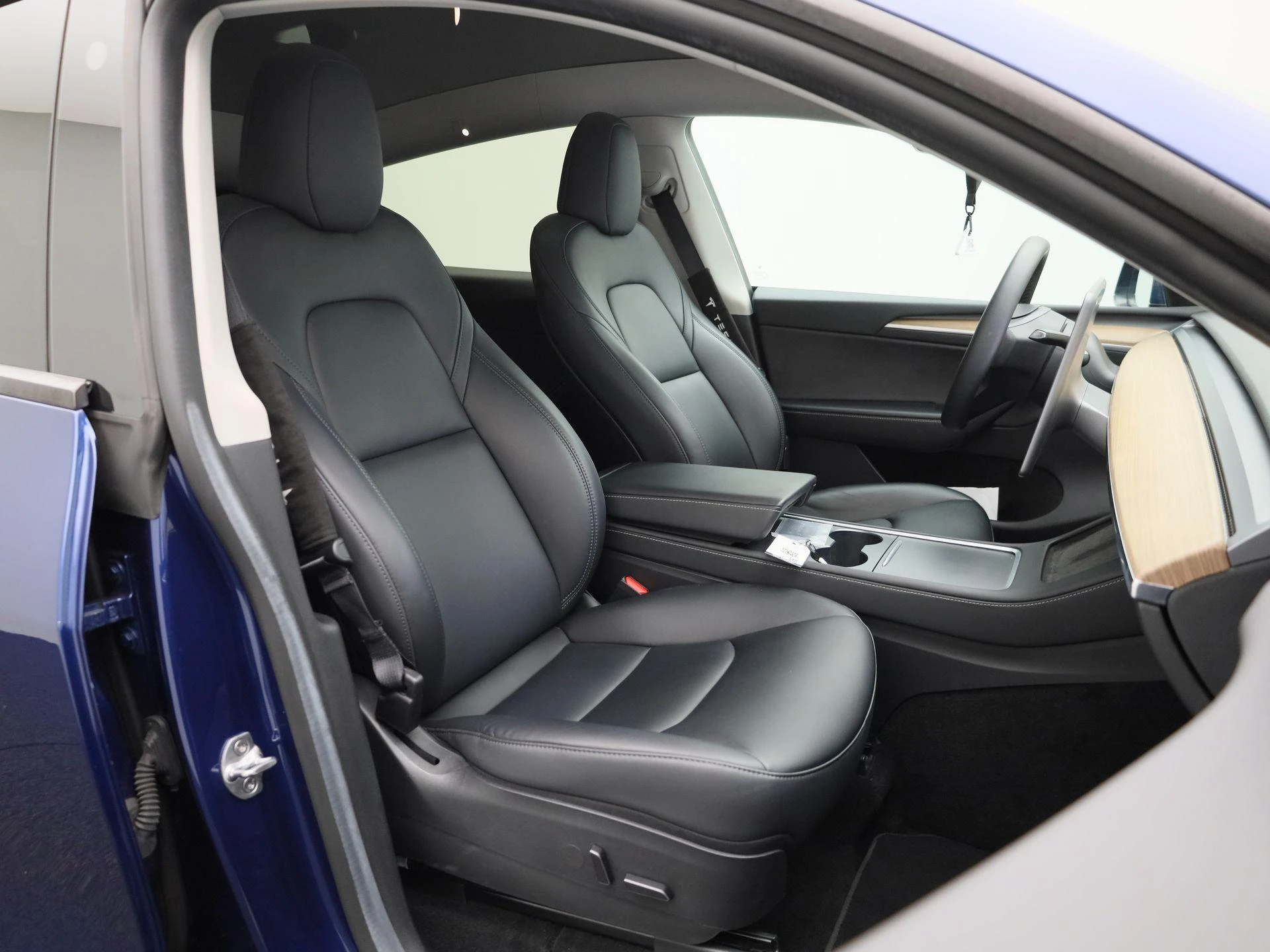 Tesla-Model Y-image-24