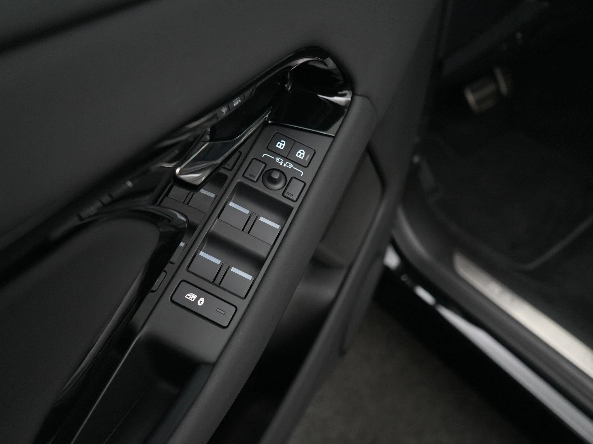 Land Rover-Range Rover Evoque-image-33