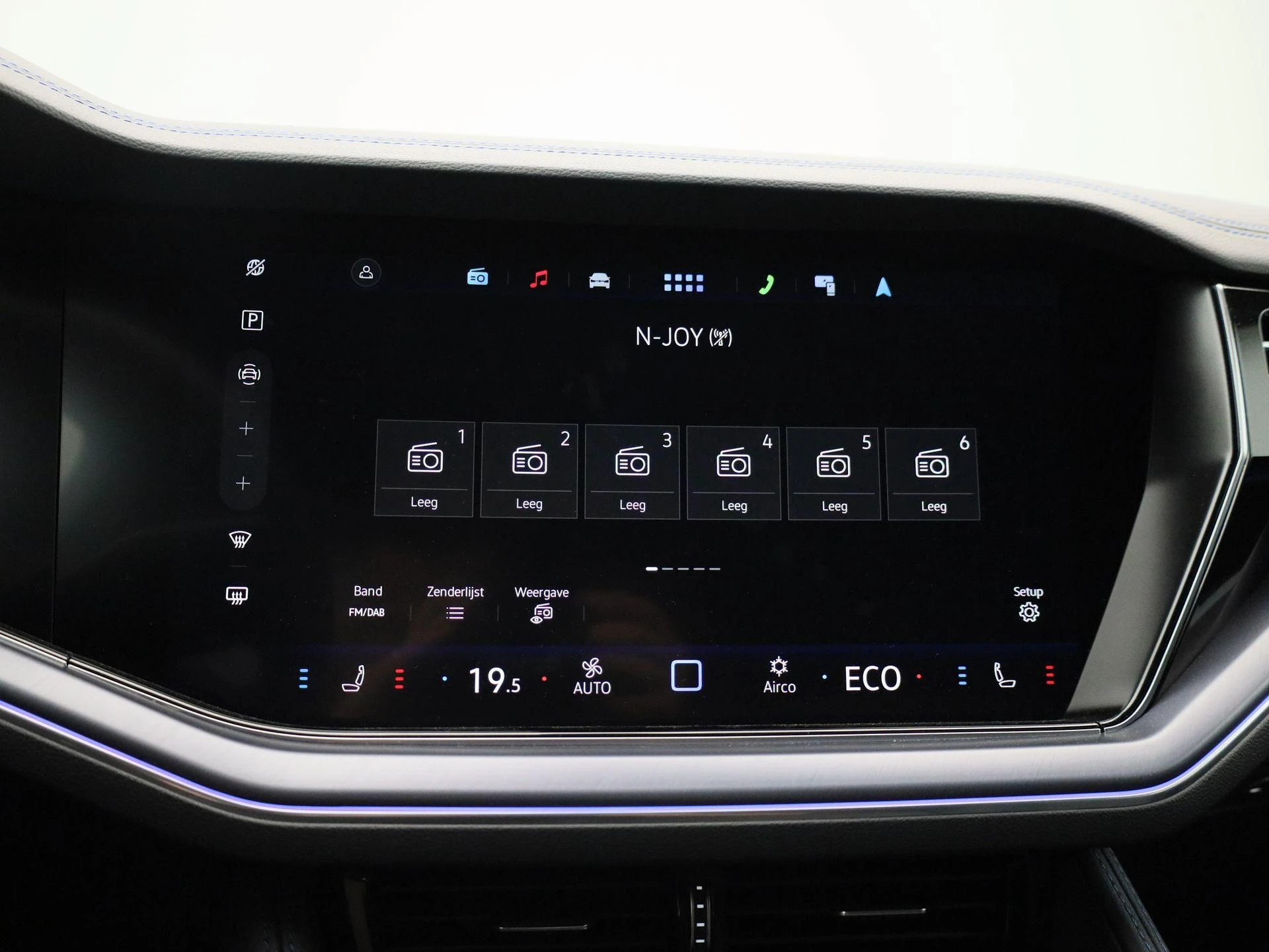 Volkswagen-Touareg-image-21