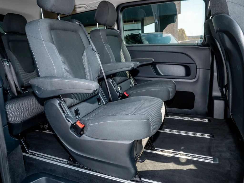 Mercedes-Benz-V-Klasse 300-image-11