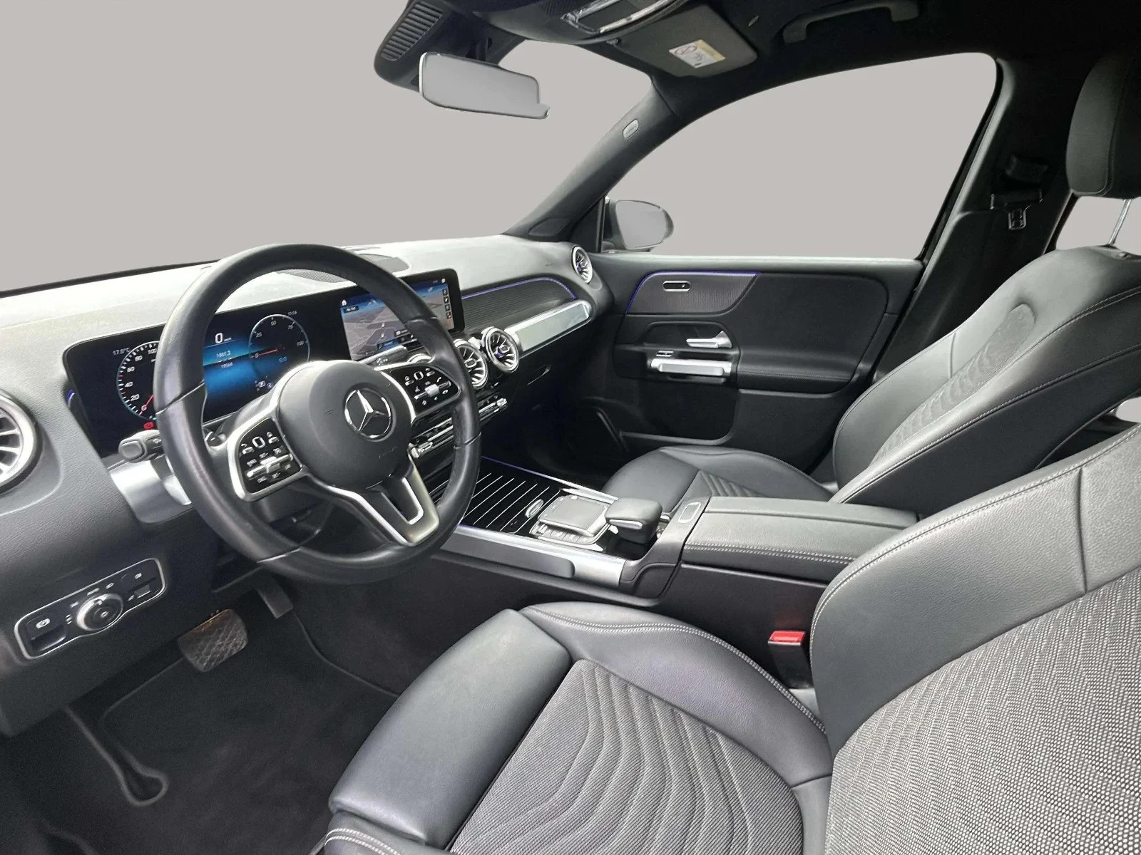 Mercedes-Benz-EQB-image-11