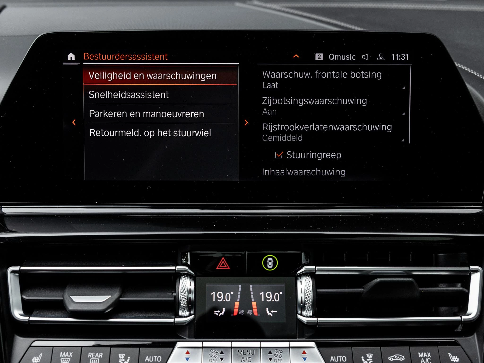 BMW-8 Serie-image-31