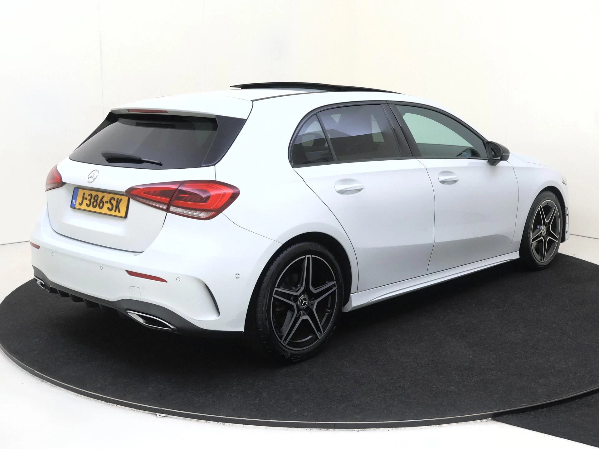 Mercedes-Benz-A-Klasse-image-6