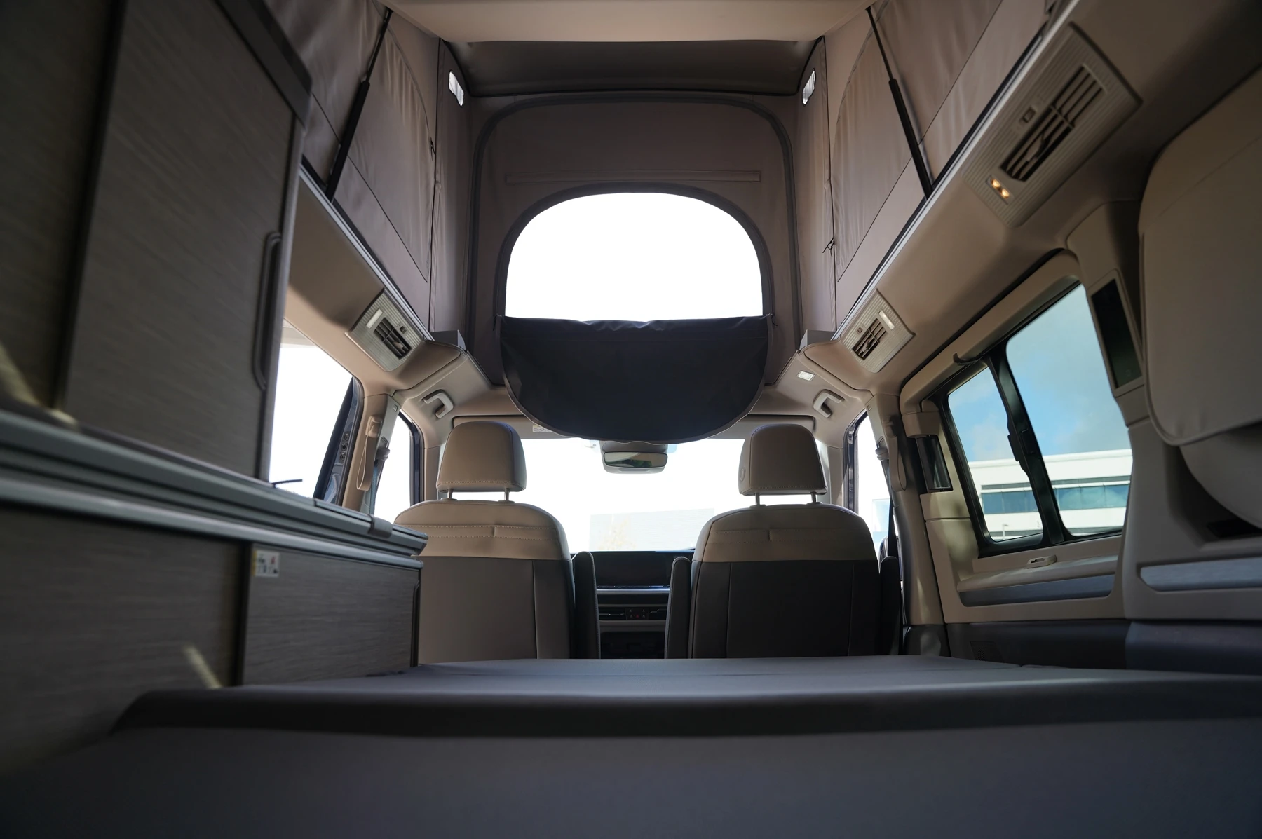 Volkswagen-California-image-34