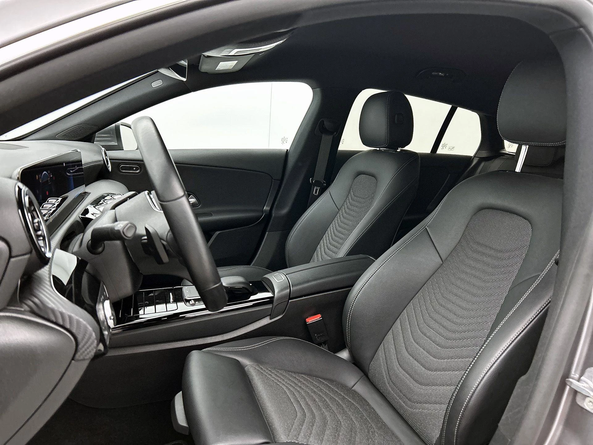 Mercedes-Benz-CLA-image-30