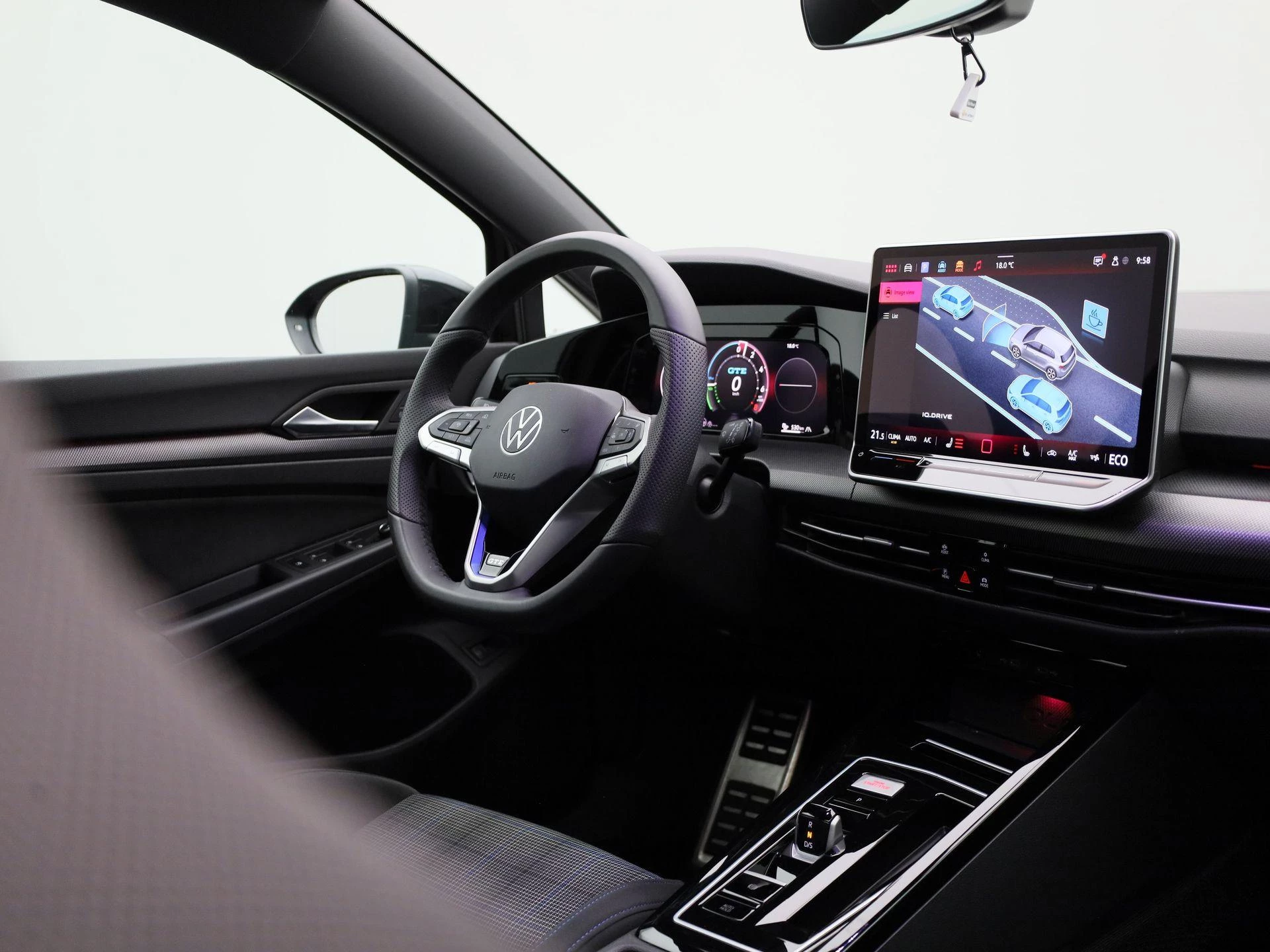 Volkswagen-Golf-image-37