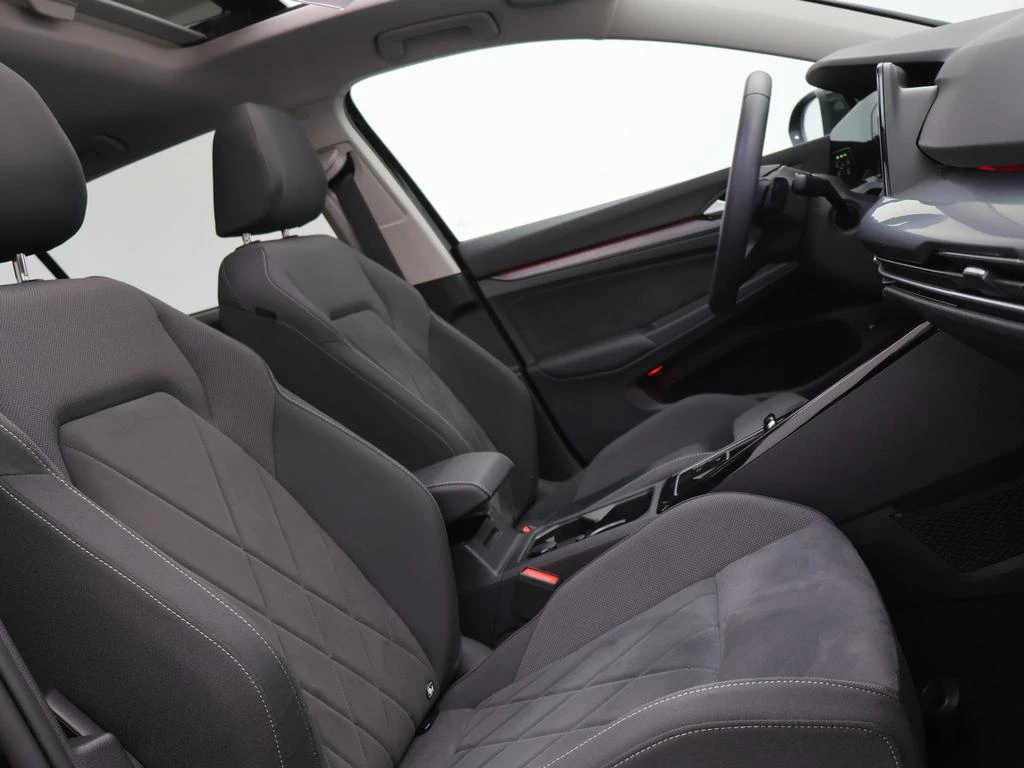 Volkswagen Golf VIII eHybrid Golf Style Business Premium 1.4TSI eHybrid PHEV 150PK *AUTOMAAT*PANODAK*ALCANTARA*CAMERA*PDC*ACC*NAVI*APP-CONNECT*...*