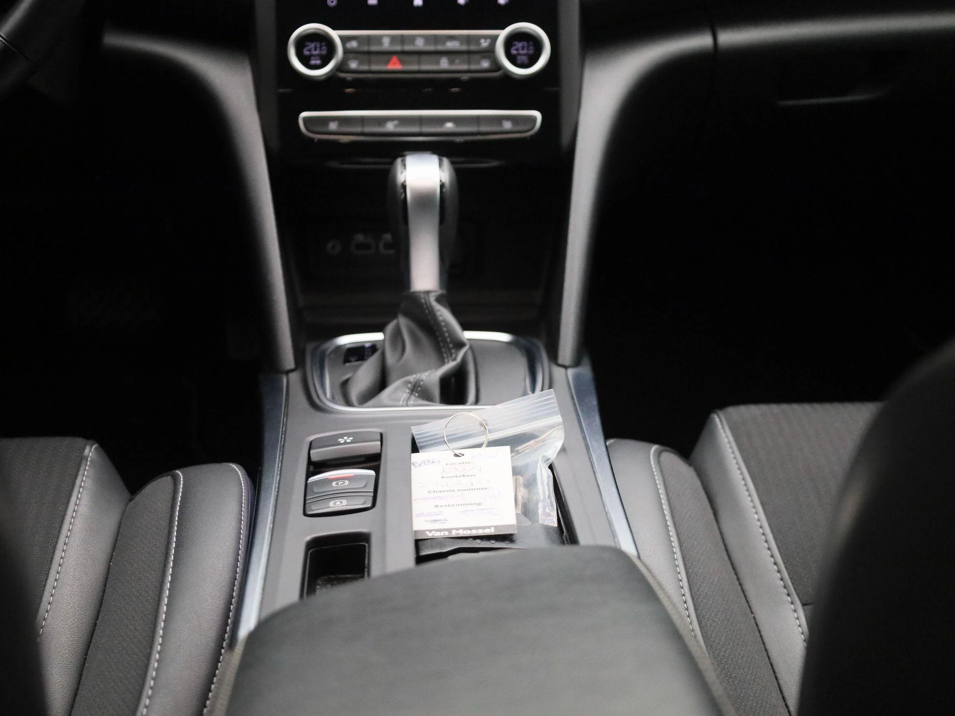 Renault-Mégane Estate-image-9