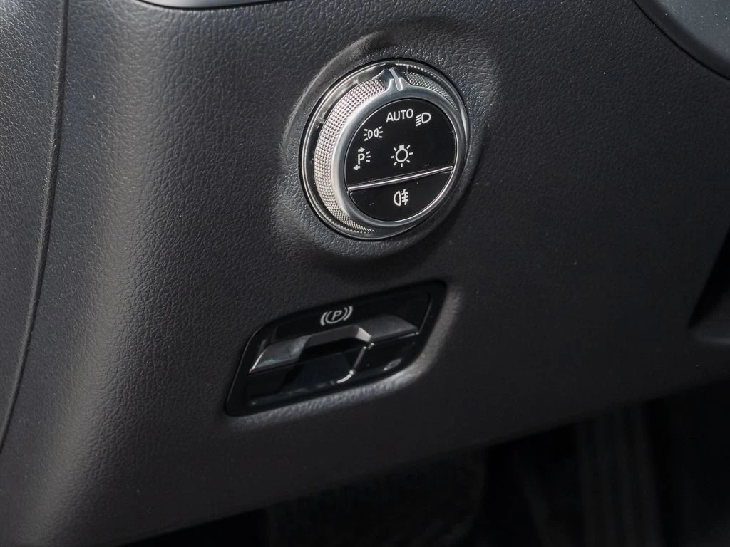 Mercedes-Benz-C-Klasse 180-image-15