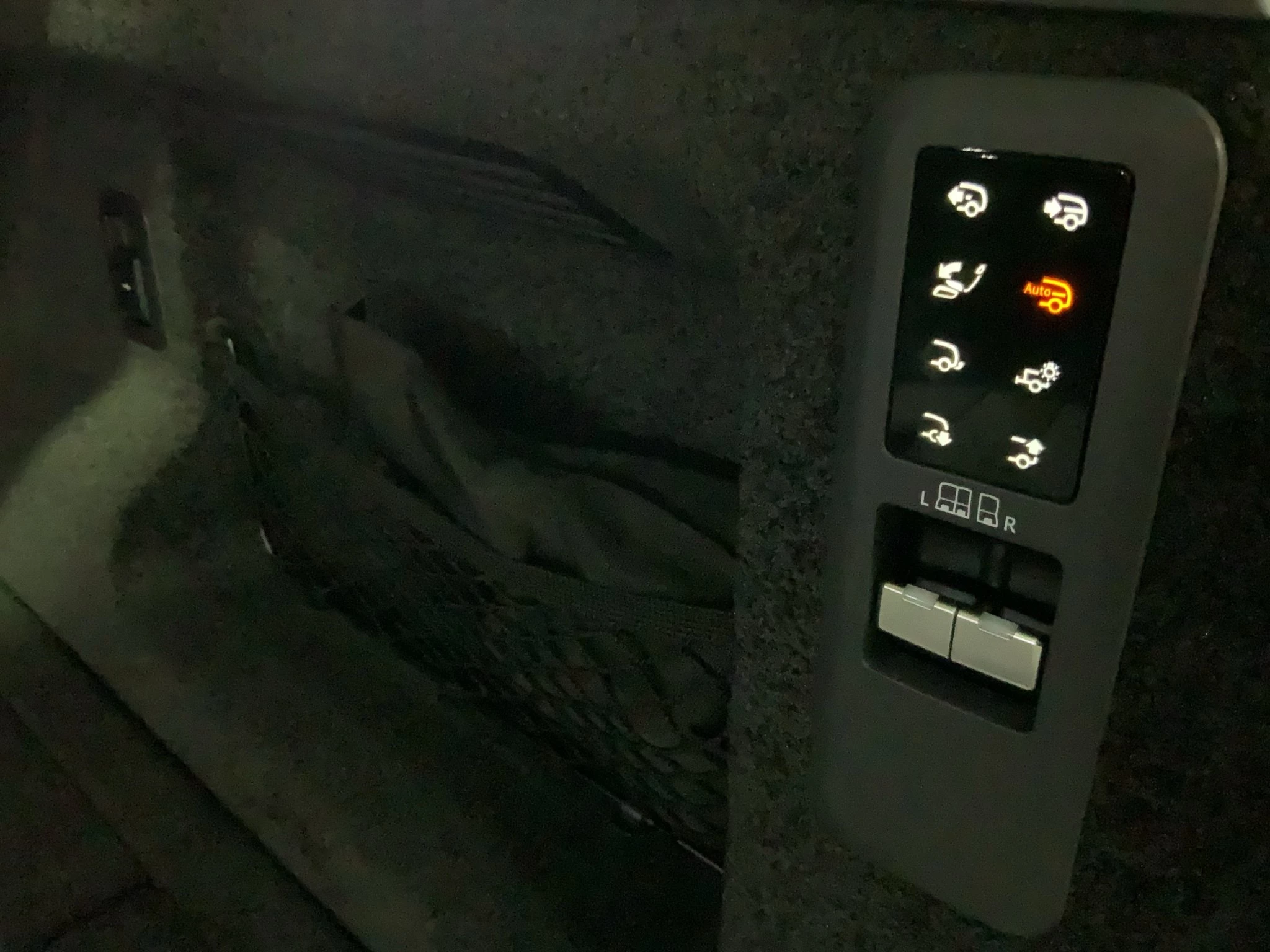 Land Rover-Range Rover-image-17