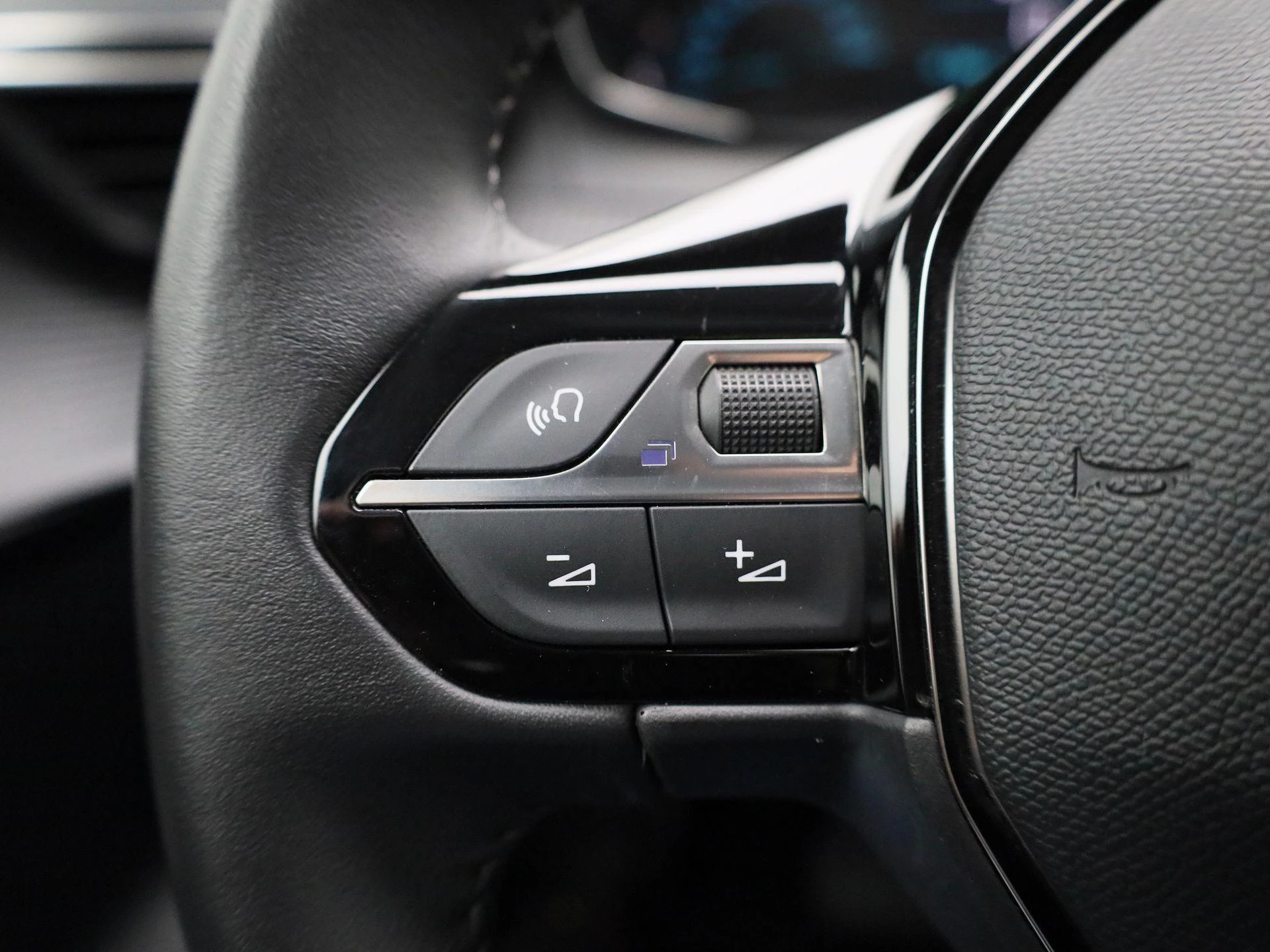 Peugeot-e-208-image-20
