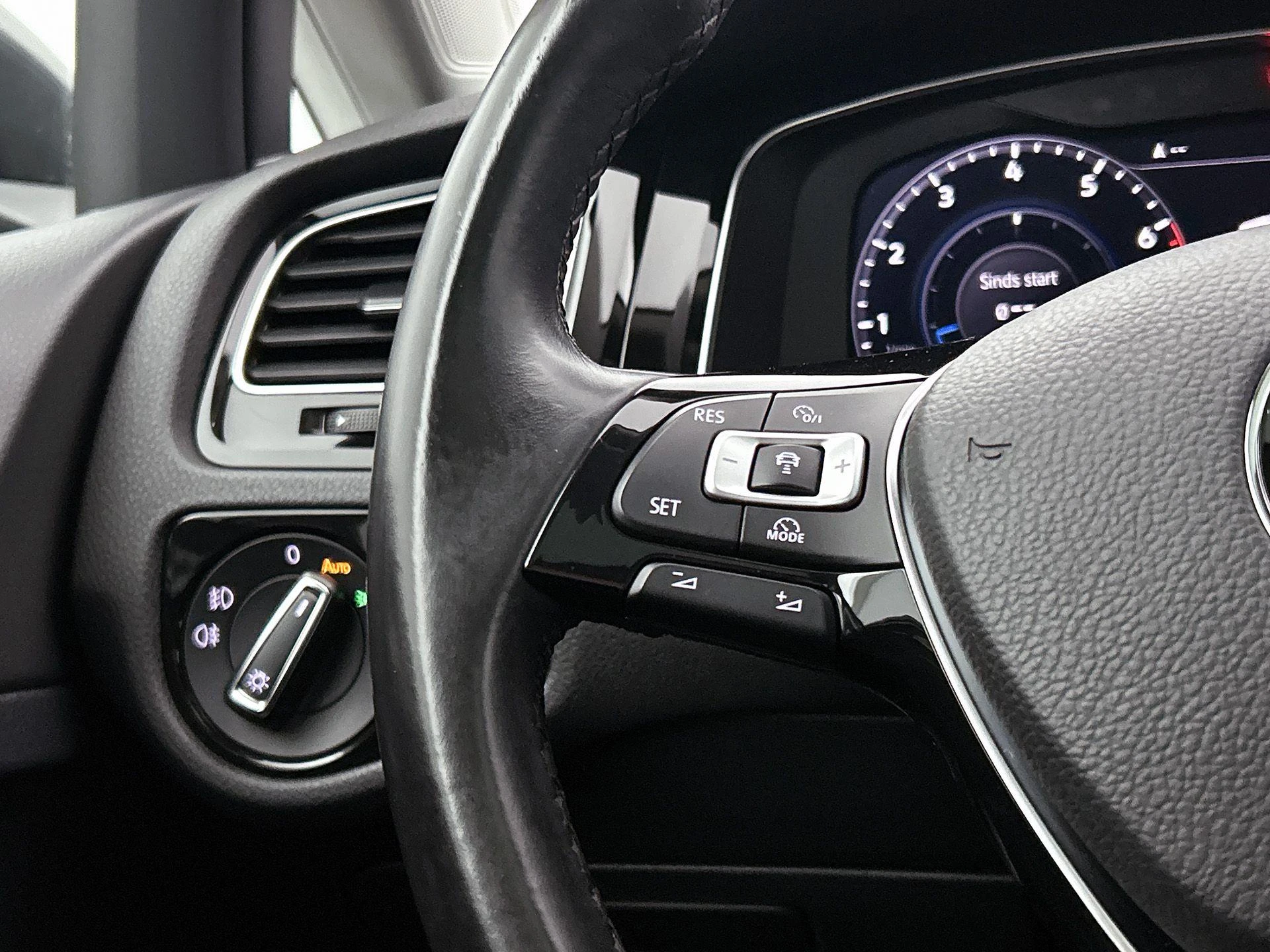 Volkswagen-Golf-image-5