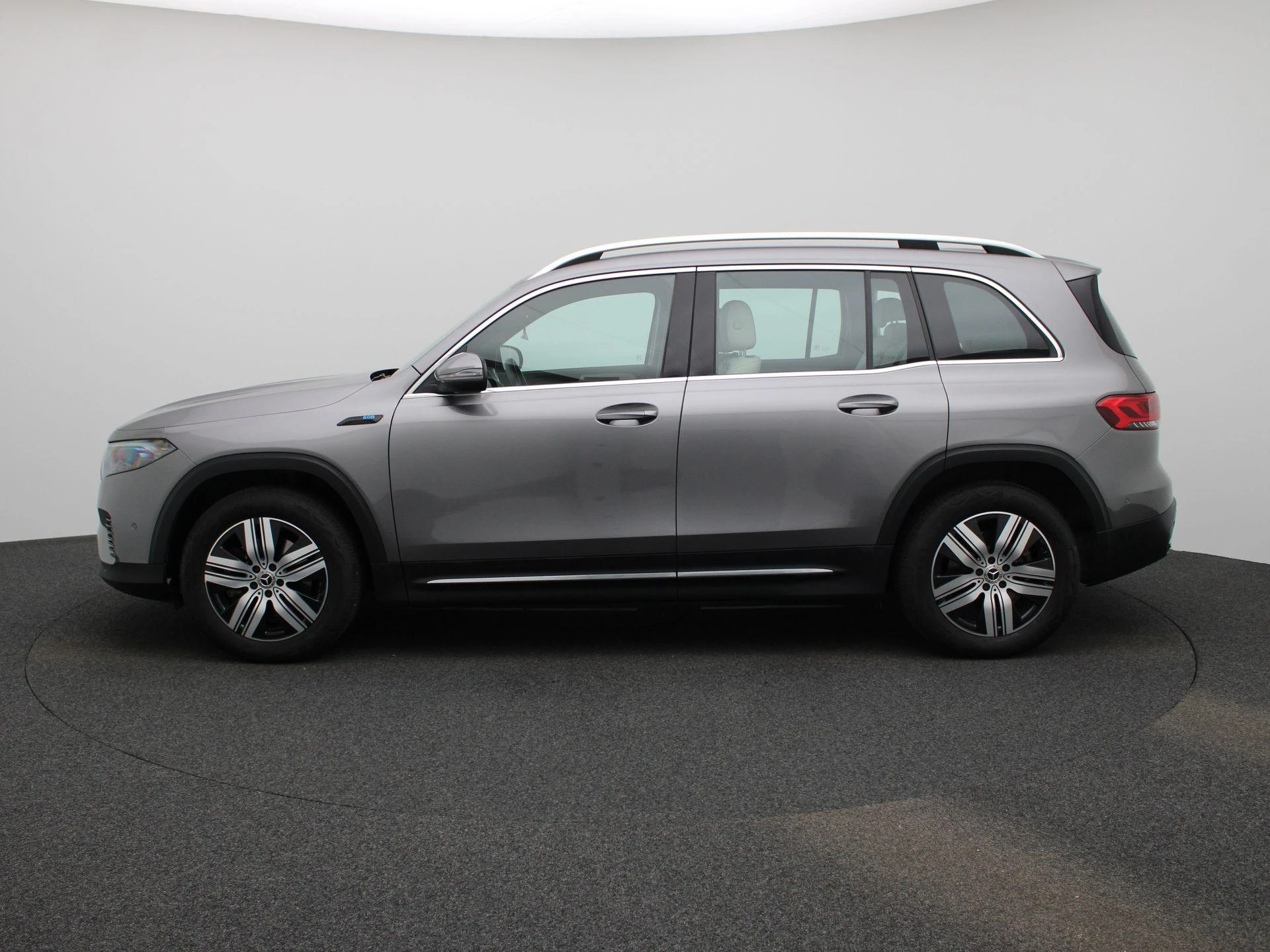 Mercedes-Benz-EQB-image-3