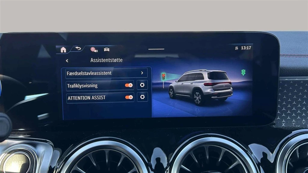 Mercedes-Benz-EQB-image-16