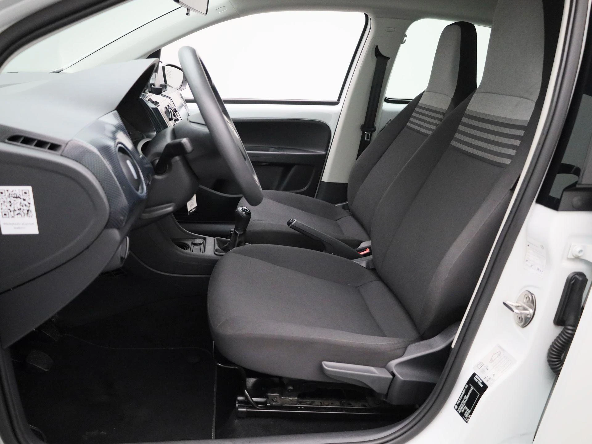 Volkswagen-up!-image-9